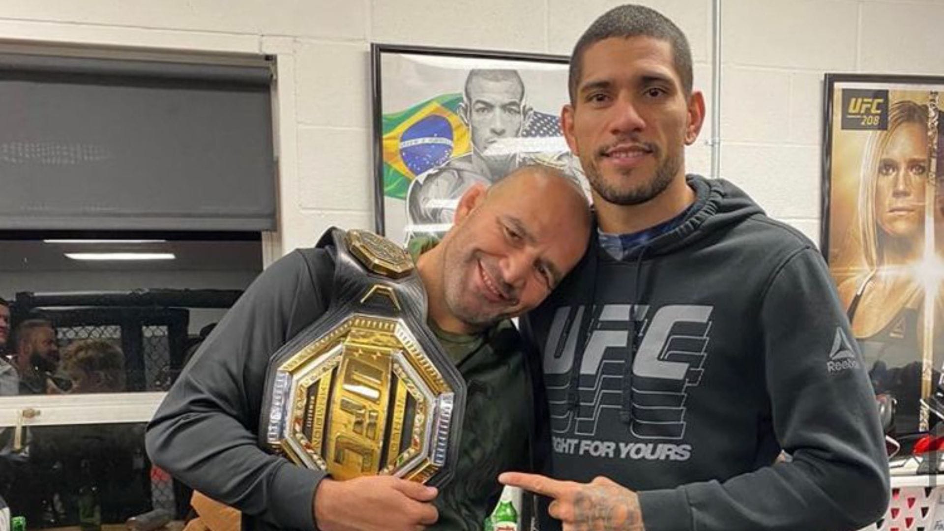 Alex Pereira gets big praise from former champion