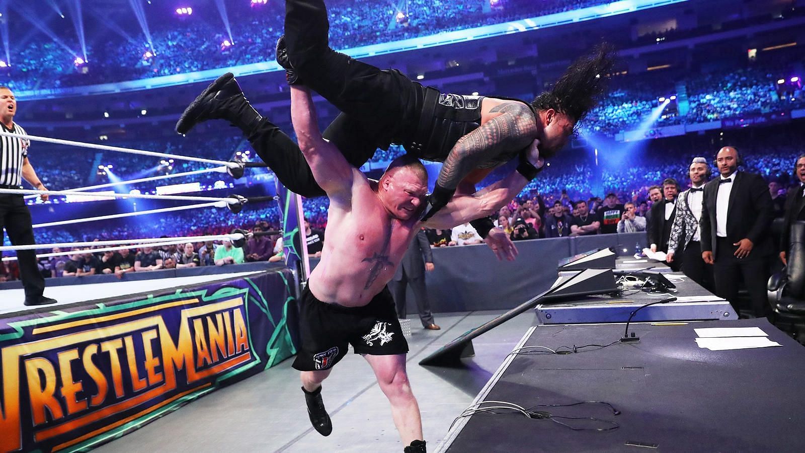 WWE WrestleMania में ब्रॉक लैसनर ने रोमन रेंस की हालत की थी खराब 