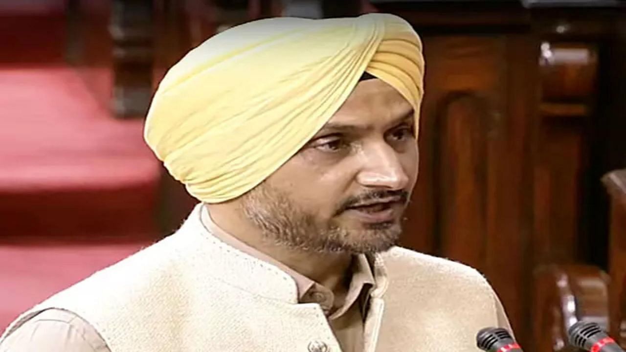 भारतीय स्पिनर हरभजन सिंह ने 2018 में राजनीती में कदम रखा
