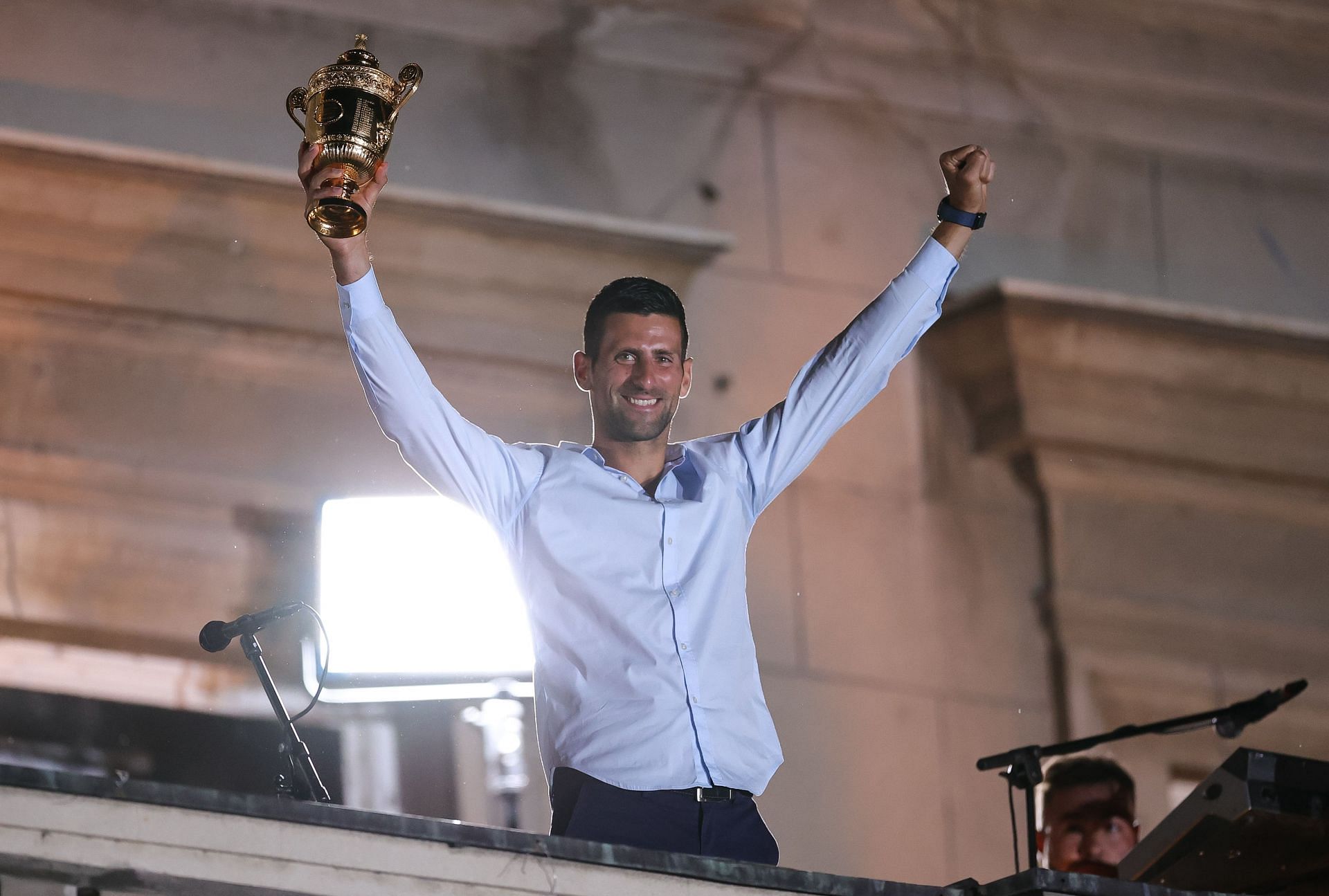 Novak Djokovic celebrates winning the Wimbledon 2022 men&#039;s singles title