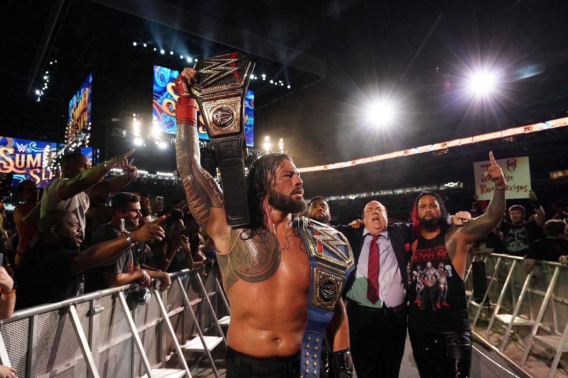 WWE मेंरोमन रेंस ने ब्रॉक लैसनर को हाल ही में हराया 