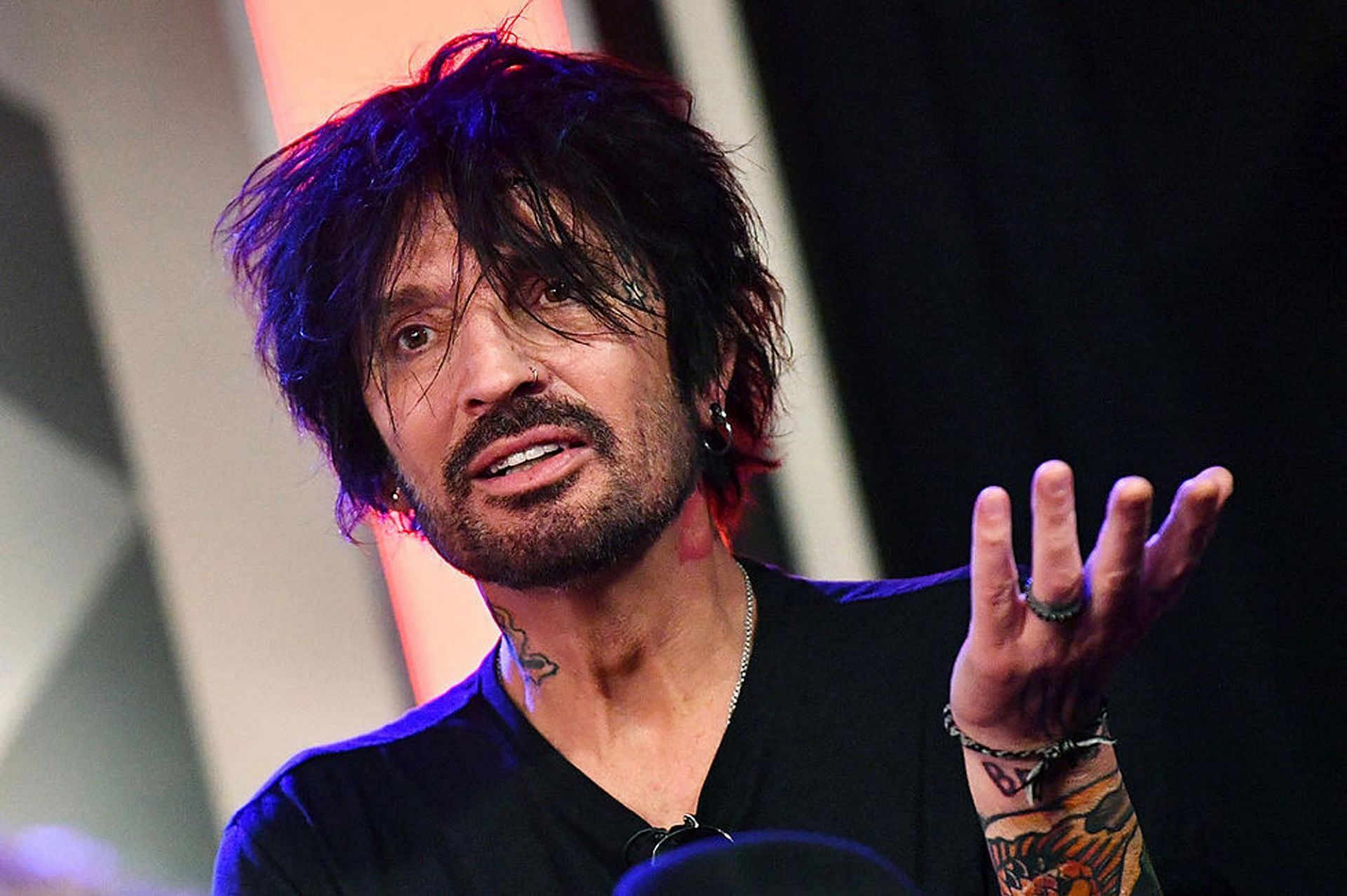 Tommy Lee Instagram post sparks hilarious memefest on Twitter