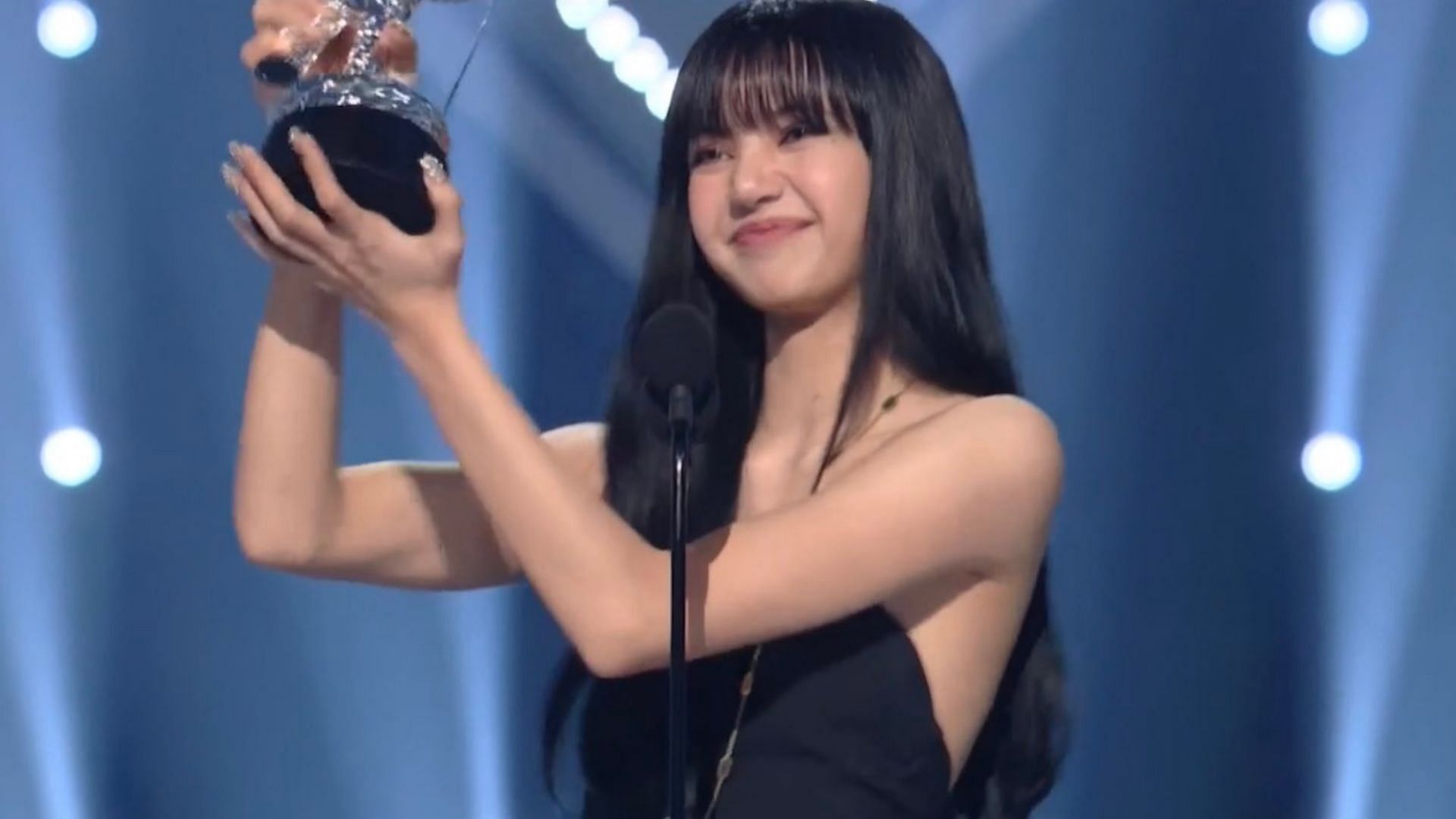 "Our queen making history" Twitter erupts as BLACKPINK’s Lisa