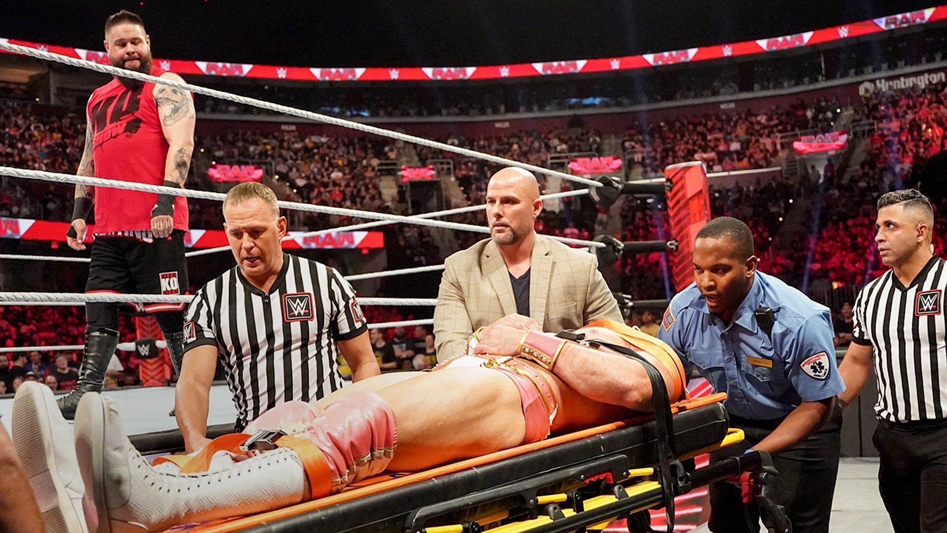 WWE Raw में केविन ओवेंस ने किया था इजेक्यूल पर अटैक 
