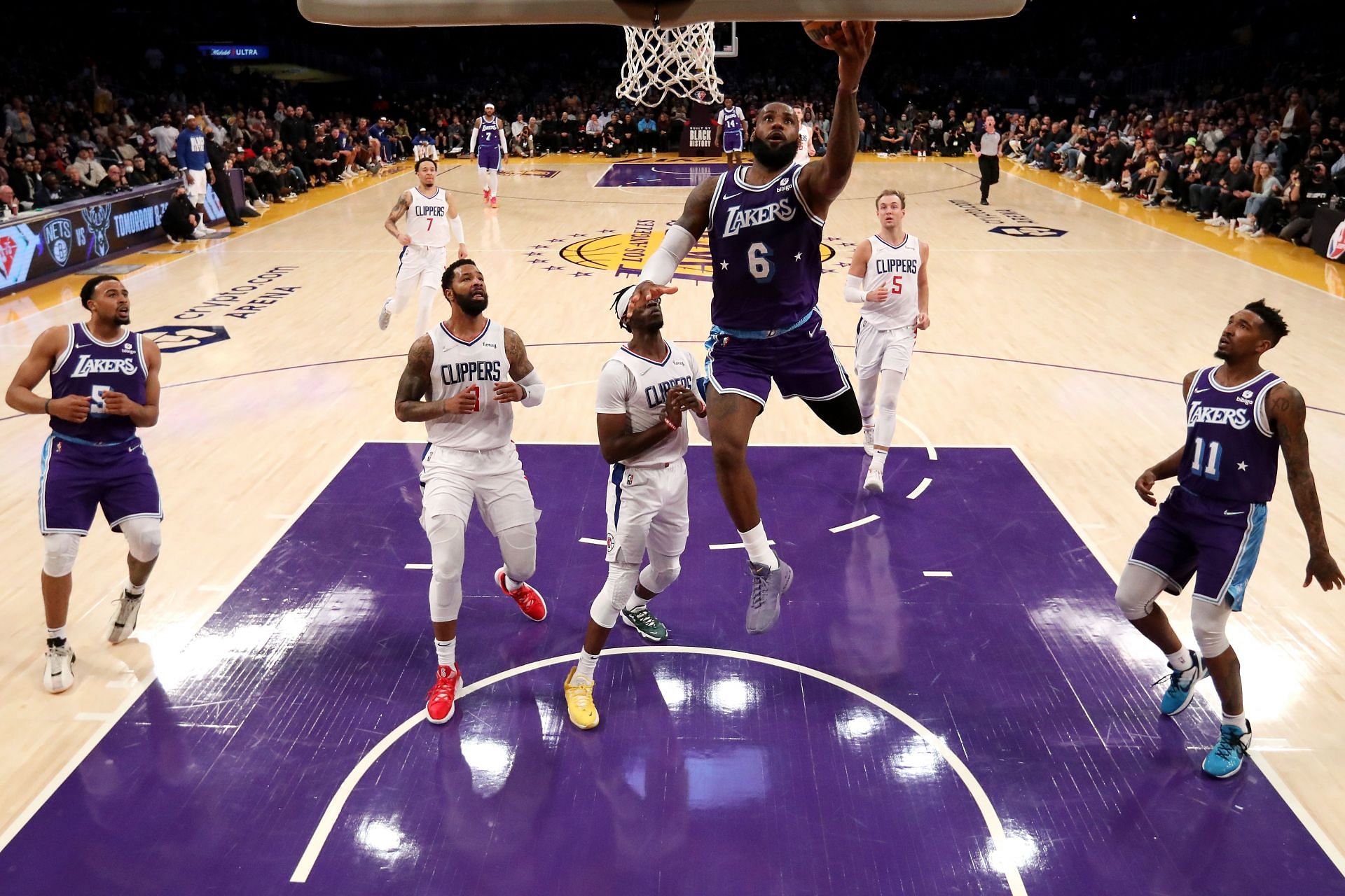 LA Lakers forward LeBron James drives against the LA Clippers.