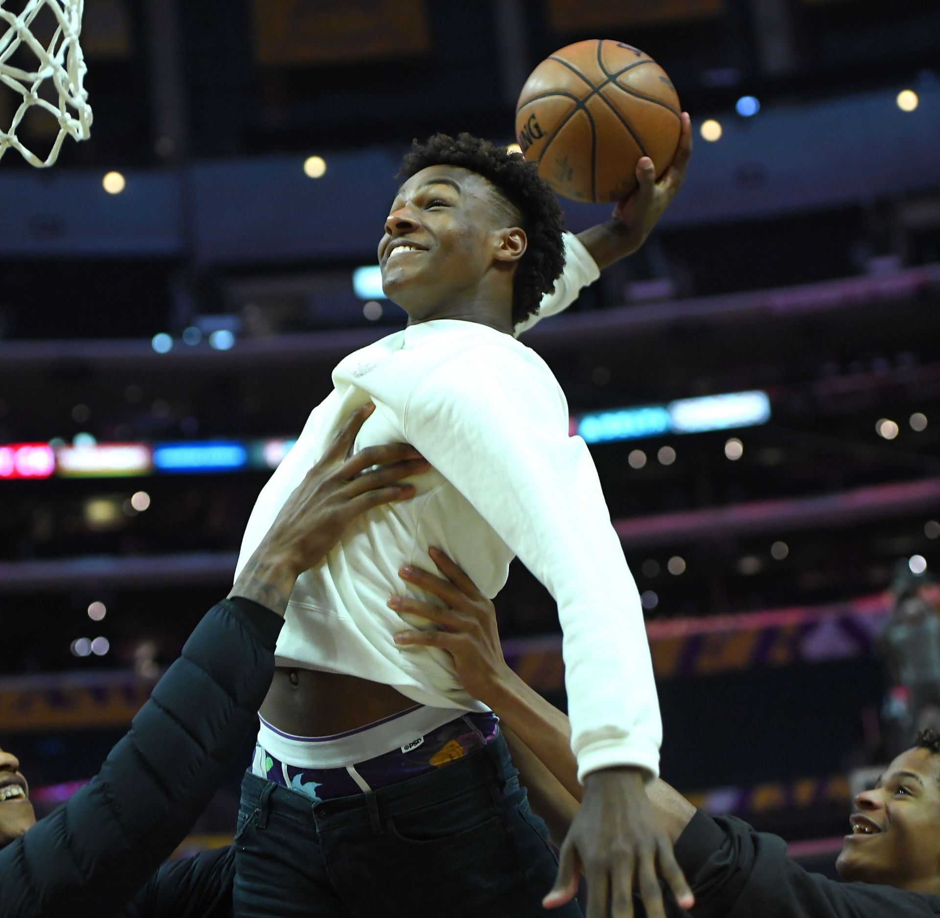 Video Bronny James throws down a nasty dunk while featuring for