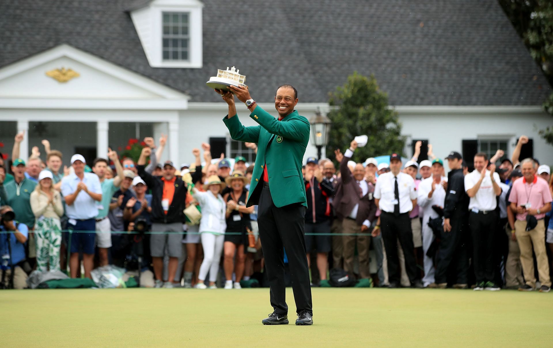 Tiger Woods (Image via Andrew Redington/Getty Images)