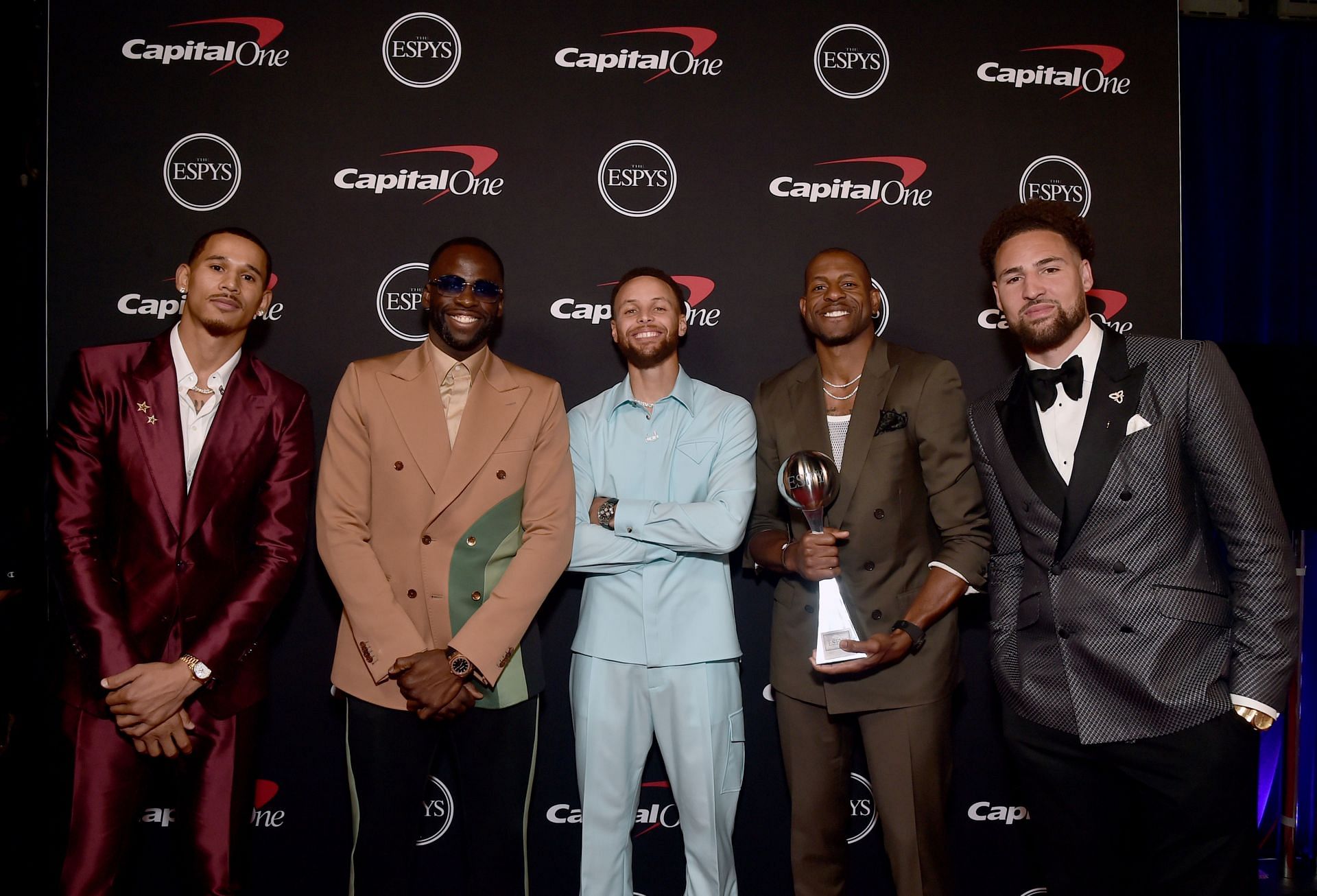 (L-R) Juan Toscano-Anderson, Draymond Green, Steph Curry, Andre Iguodala and &lt;a href=&#039;https://www.sportskeeda.com/player/klay-thompson&#039; target=&#039;_blank&#039; rel=&#039;noopener noreferrer&#039;&gt;Klay Thompson&lt;/a&gt; of the Golden State Warriors, winners of Best Team at the 2022 ESPYs