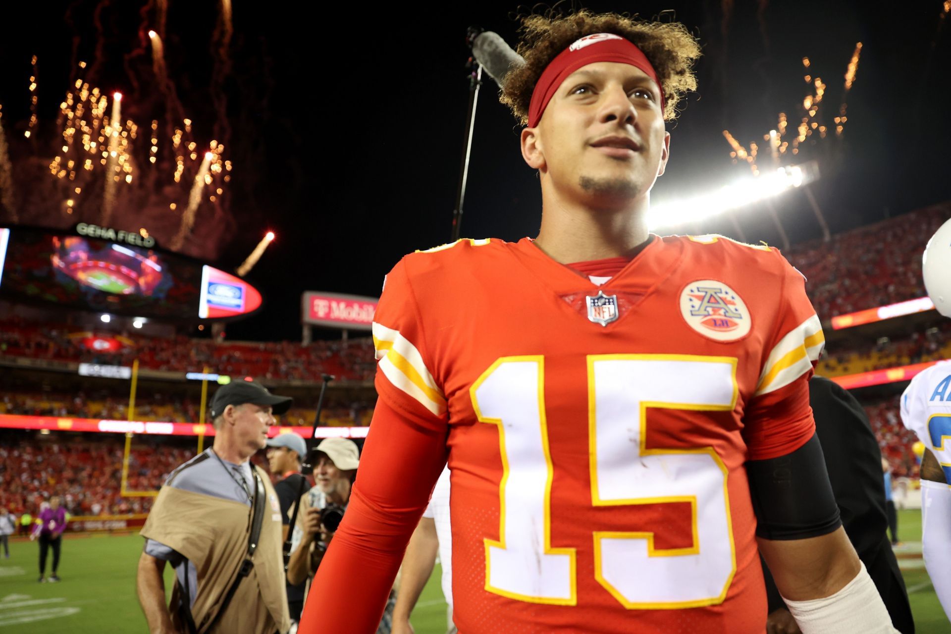 Jackson Mahomes shows off brand new apartment