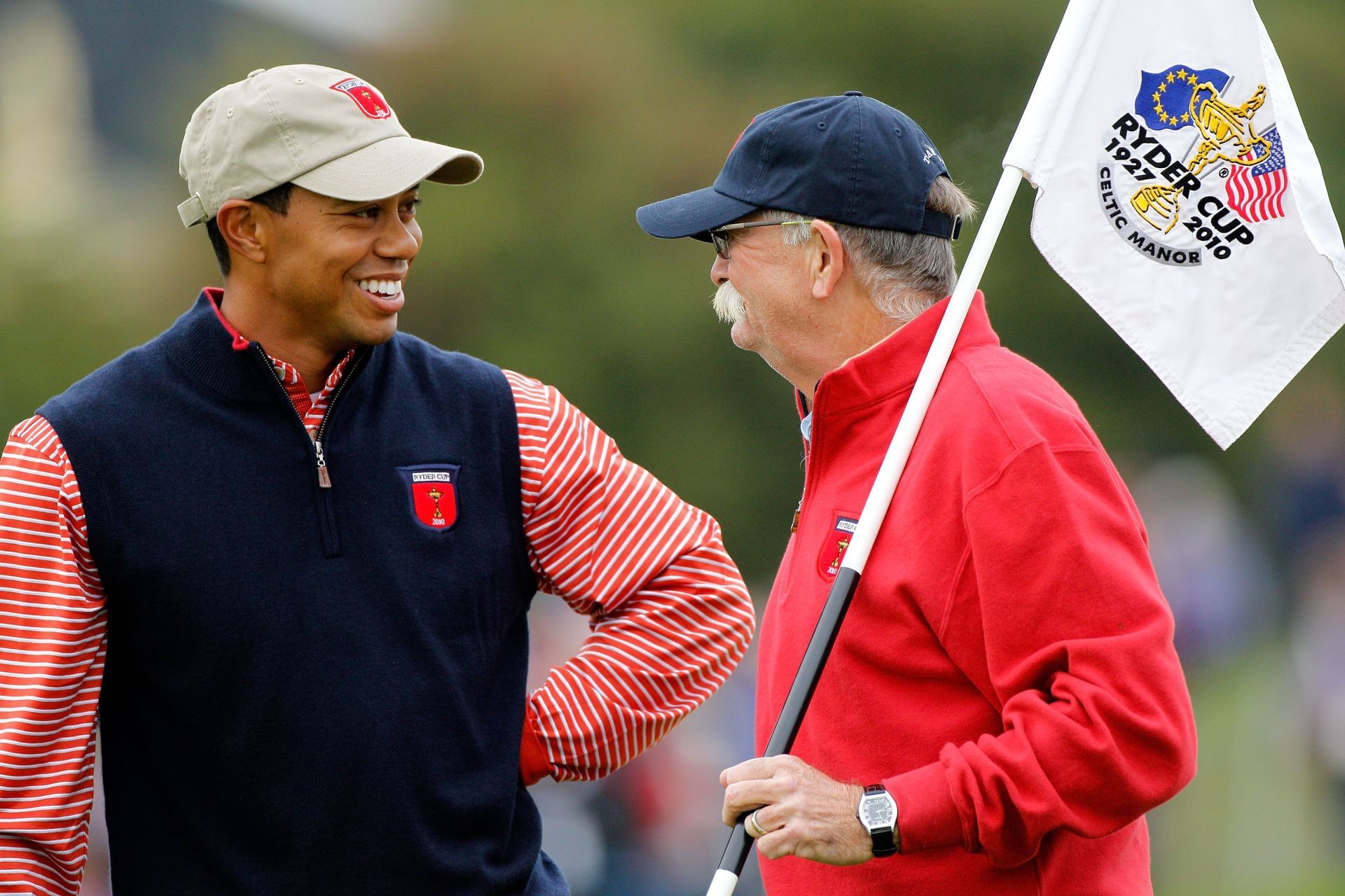 How many different caddies has Tiger Woods had?