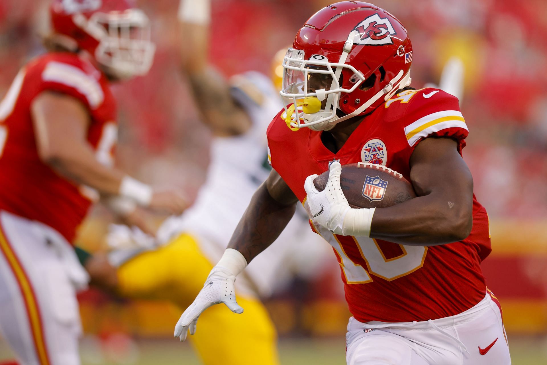 Chiefs' Isiah Pacheco reveals what Patrick Mahomes and Travis Kelce's ...