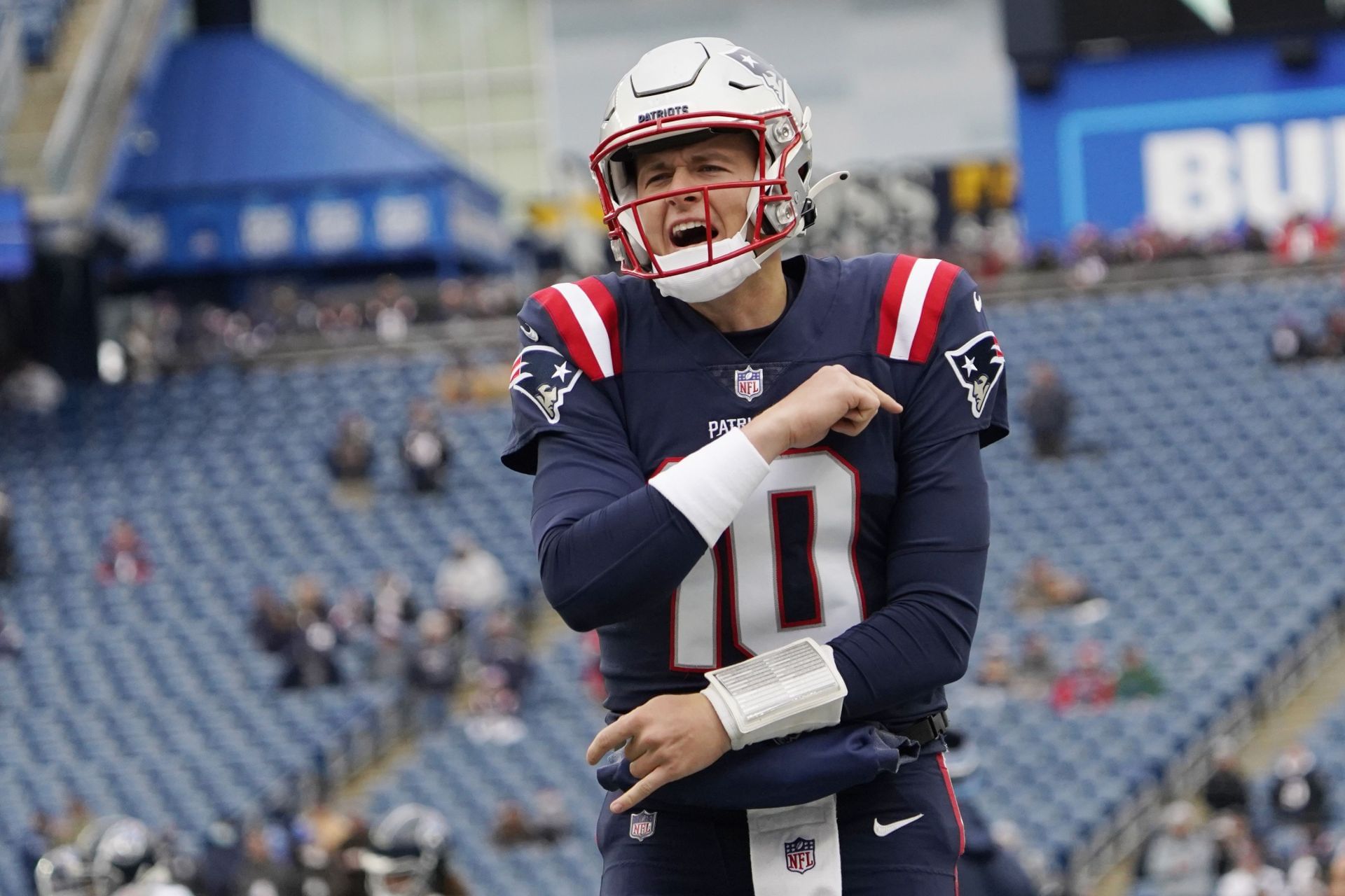 mac jones injury update is the patriots qb playing tonight