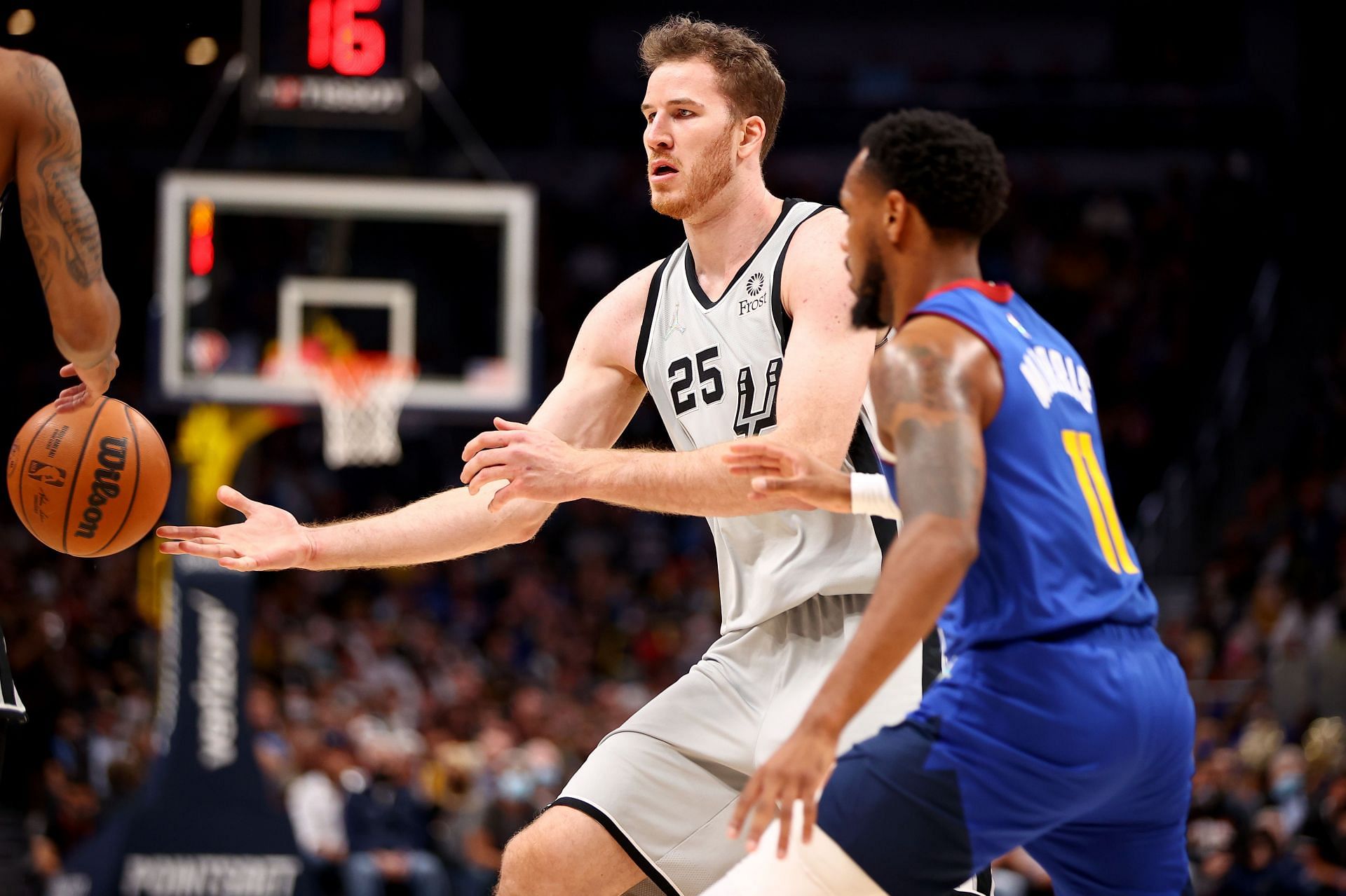 The Spurs may get rid of Jakob Poeltl's contract by the trade deadline (Image via Getty Images)