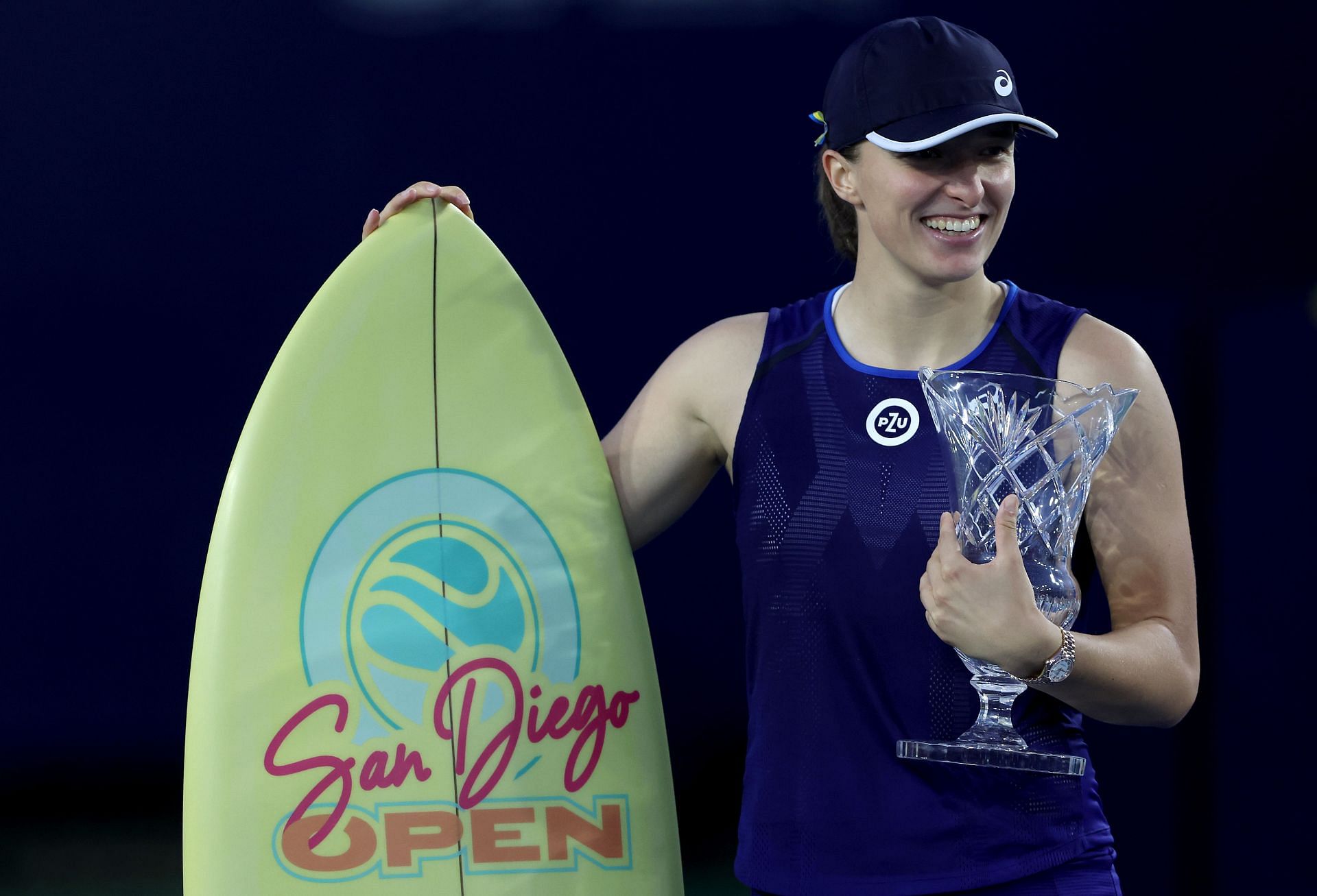 Iga Swiatek claims her eighth title of the year in the San Diego Open.