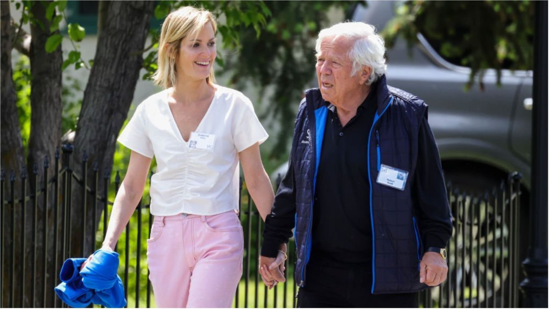 Kiek kartų Robertas Kraftas buvo vedęs?  Viskas apie jo pirmąją žmoną, „New England Patriots“ savininkę, kuri susiejo su Dana Bloomberg