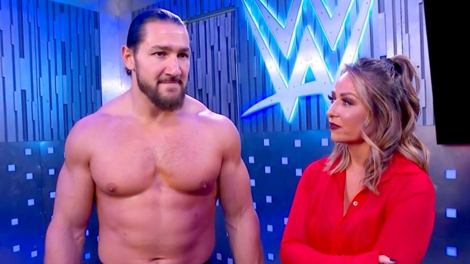 Emma ja Madcap Moss nähtiin yhdessä WWE SmackDownissa.