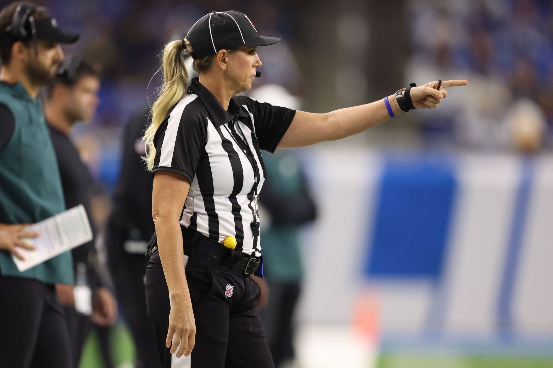 How many female referees are there in the NFL in the 2022 season?