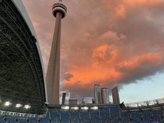 How many MLB stadiums have roofs?
