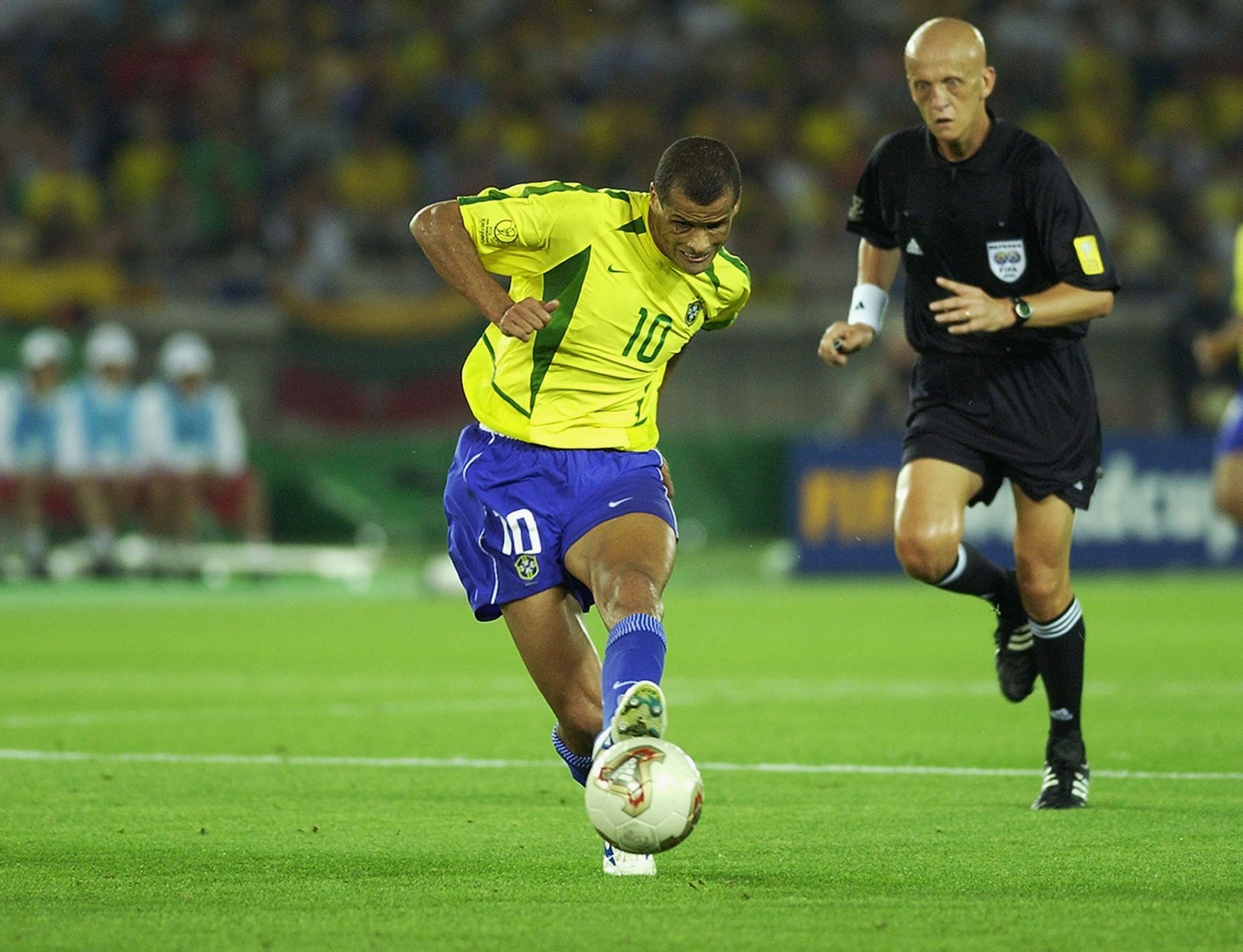 Brasilian Rivaldo vastaan ​​Saksan jalkapallon MM-kisoissa 2002