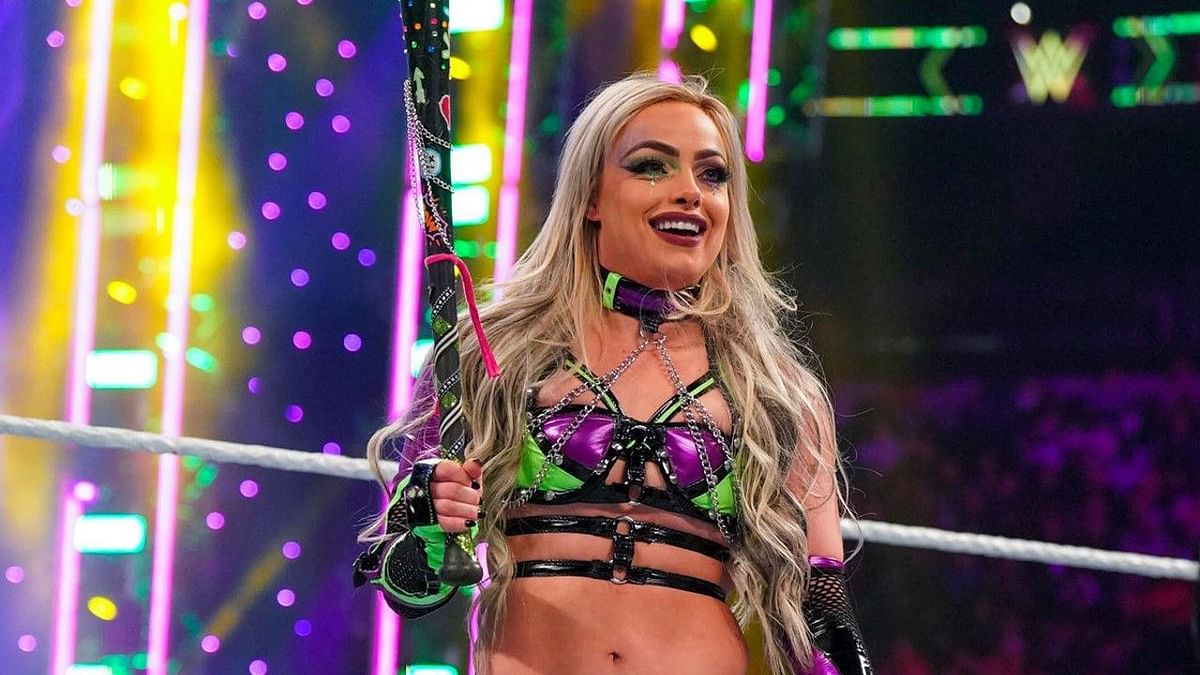 Former WWE manager discusses huge botch featuring Liv during six