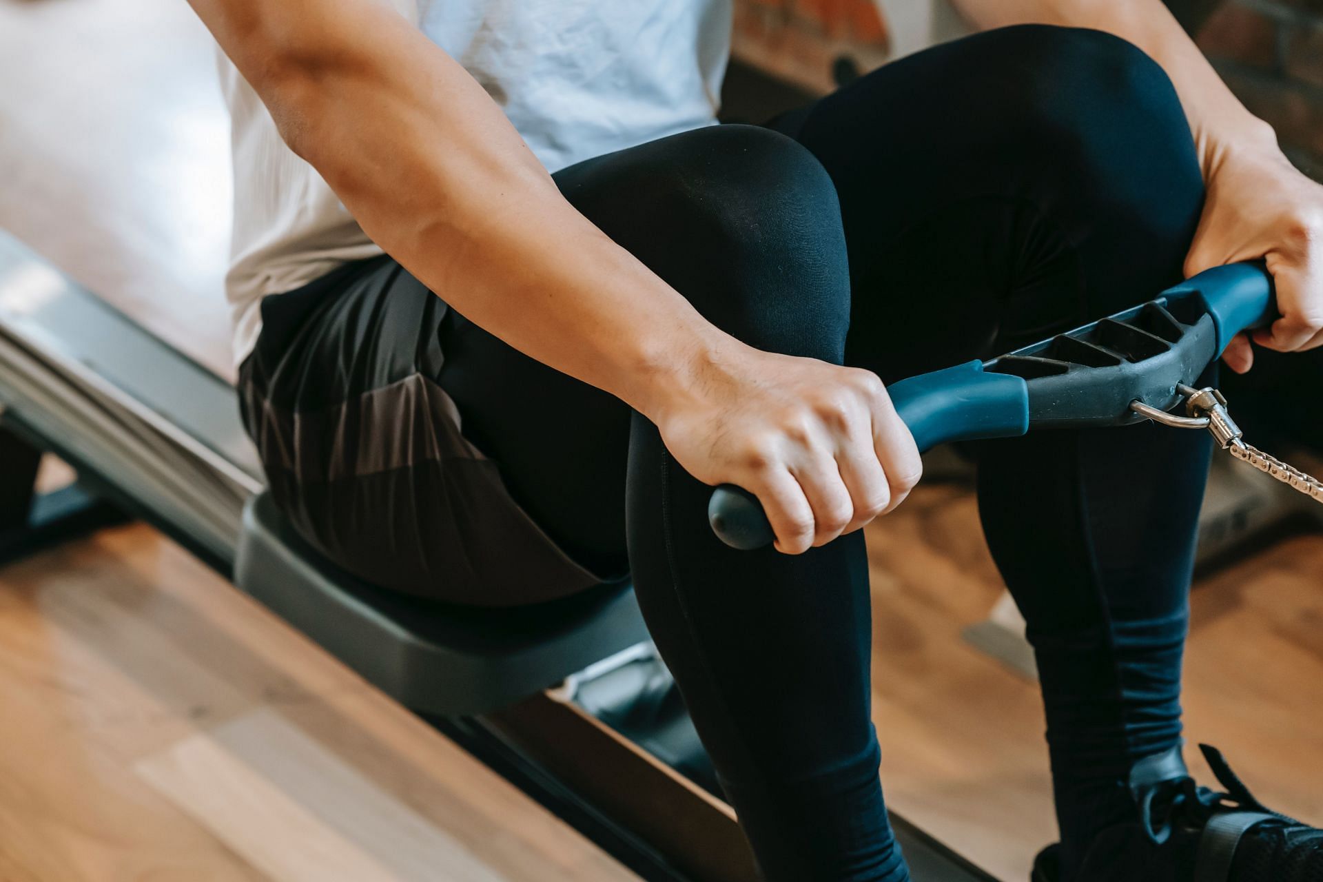 Rowing machine exercises can be a refreshing change to your routine (Image via Pexels @Andres Ayrton)