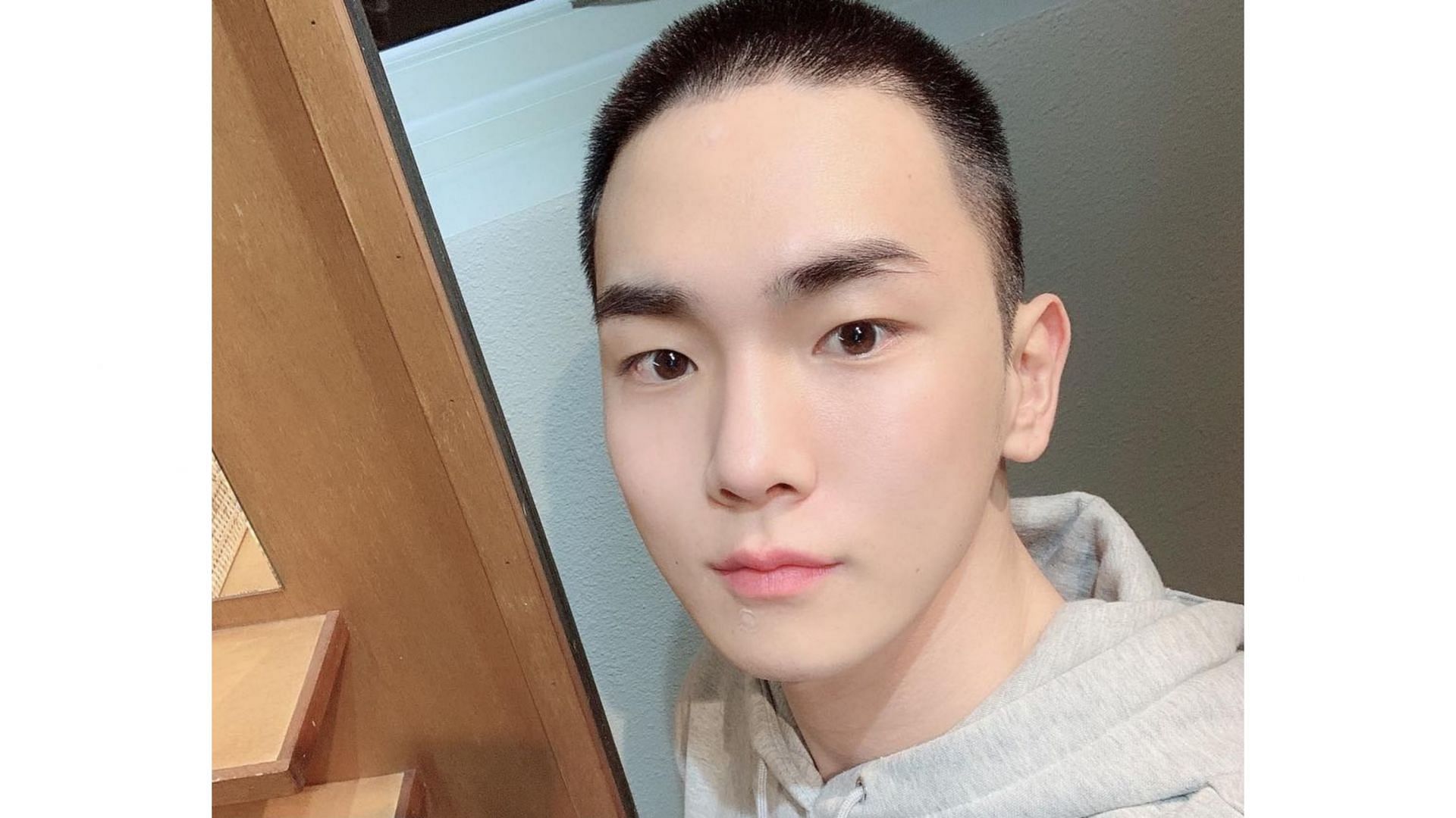 Kim Ki-bum aka Key shared his buzzcut image before his enlistment on March 4, 2019 and was discharged during COVID on October 7, 2020. (Image via Instagram/@bumkeyk)