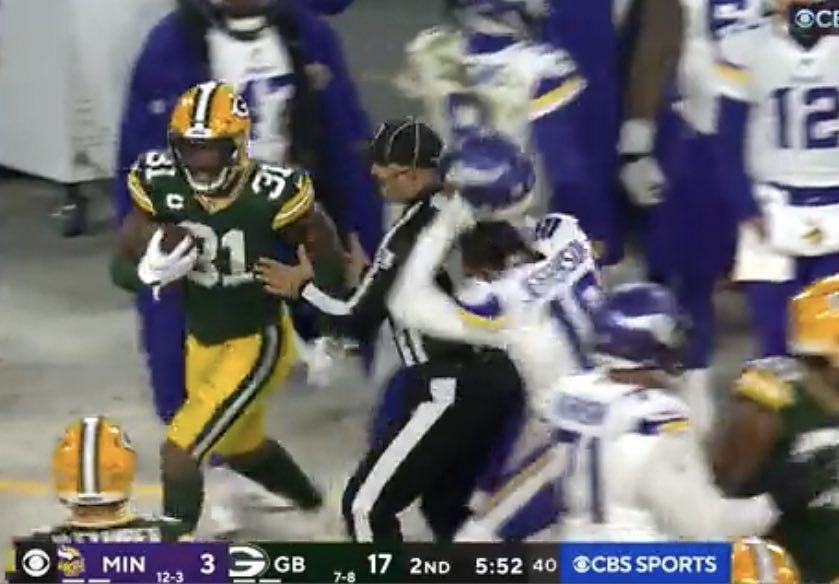 Justin Jefferson loses mind and beats referee with helmet after Kirk Cousins’ INT (Video)