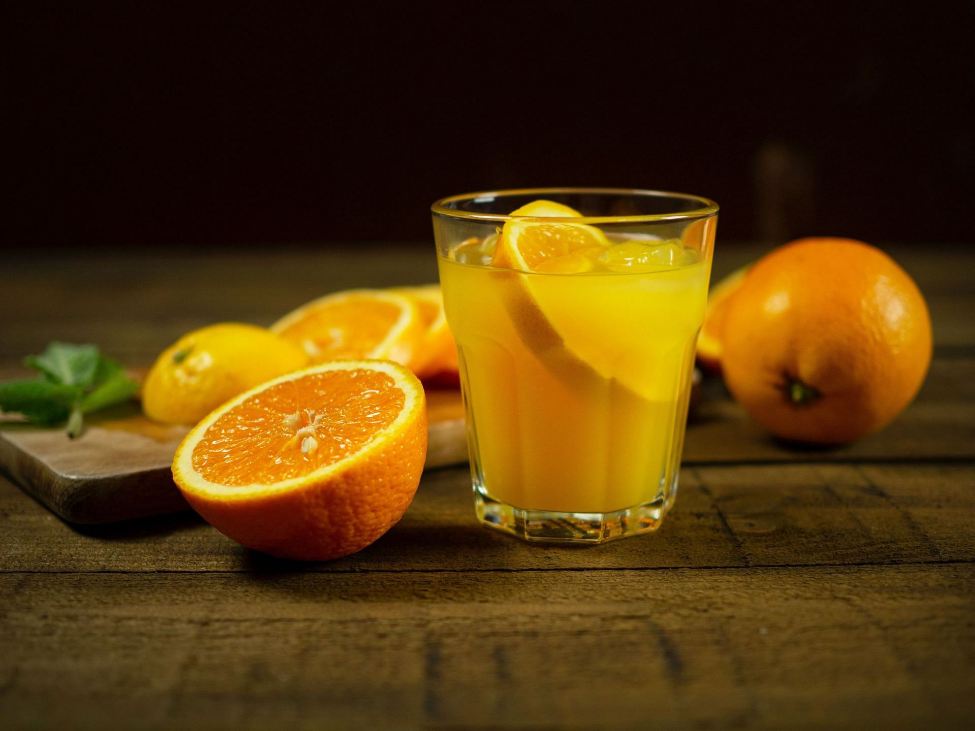 Juice cleanses can help you with detoxing the liver (Image via Unsplash/Mateusz Feliksik)