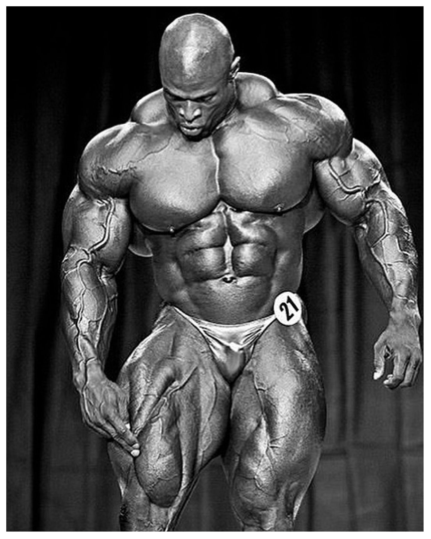 Coleman poses on stage to retain the Mr. Olympia title: Image via Instagram (@ronniecoleman8)