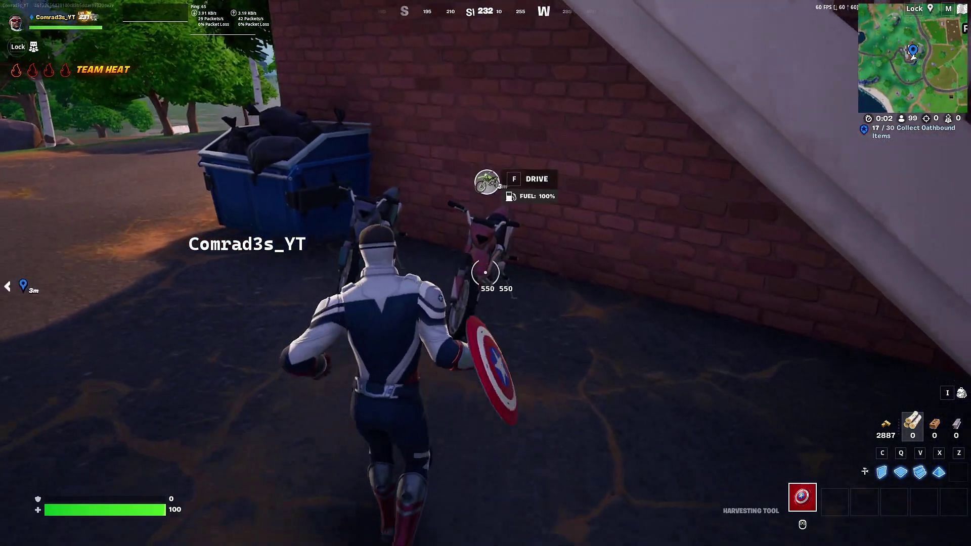 Interagissez avec le Dirt Bike pour le monter.  (Image via YouTube/Comrad3s)