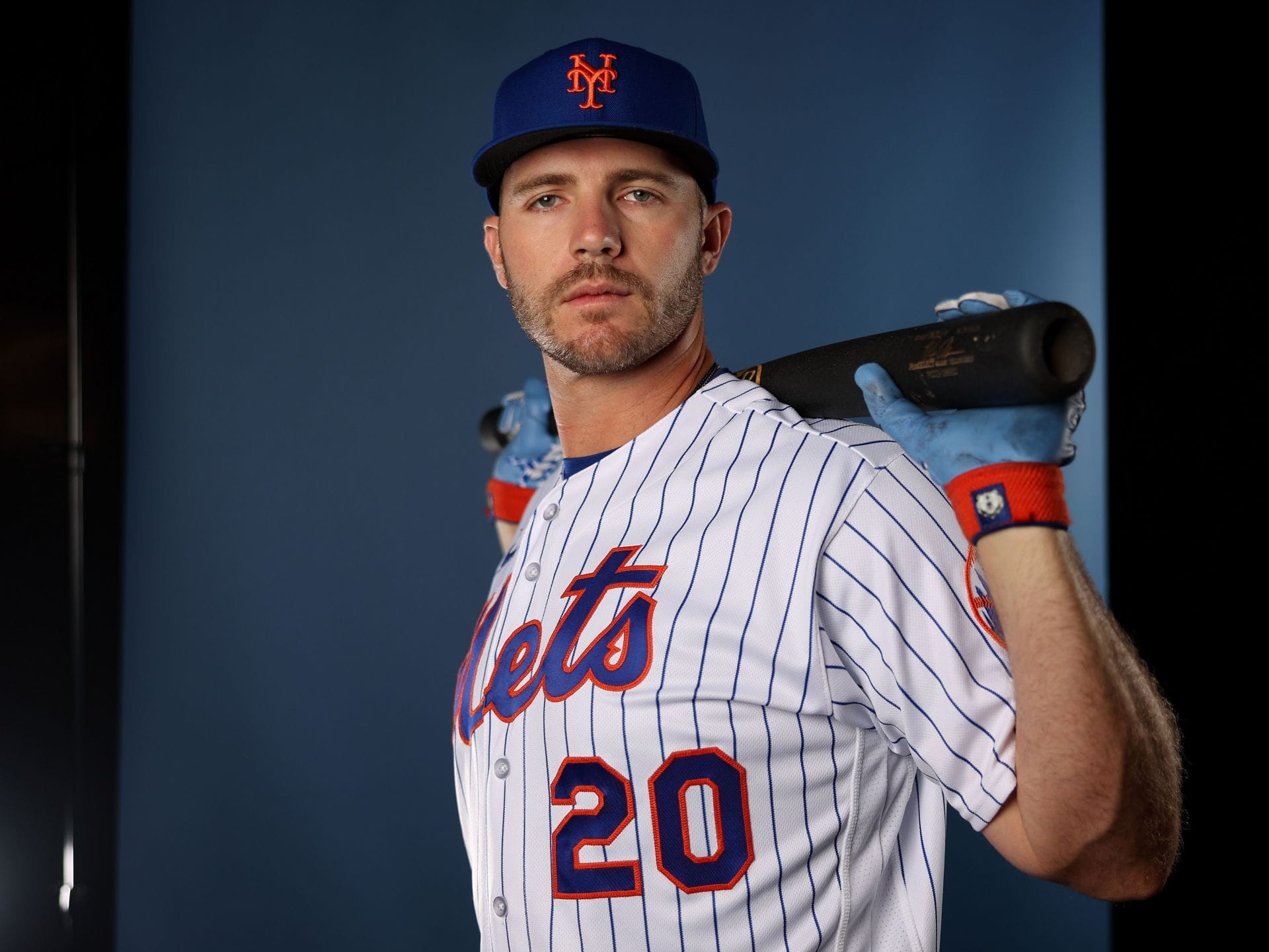 New York Mets fans react to Pete Alonso hitting a home run after sprinting  to dugout to get ready for his at-bat: "He's been preparing for this"