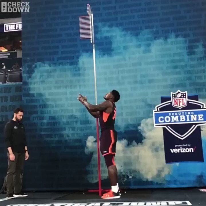 How does DK Metcalf's vertical jump compare to other wide receivers at the Combine?