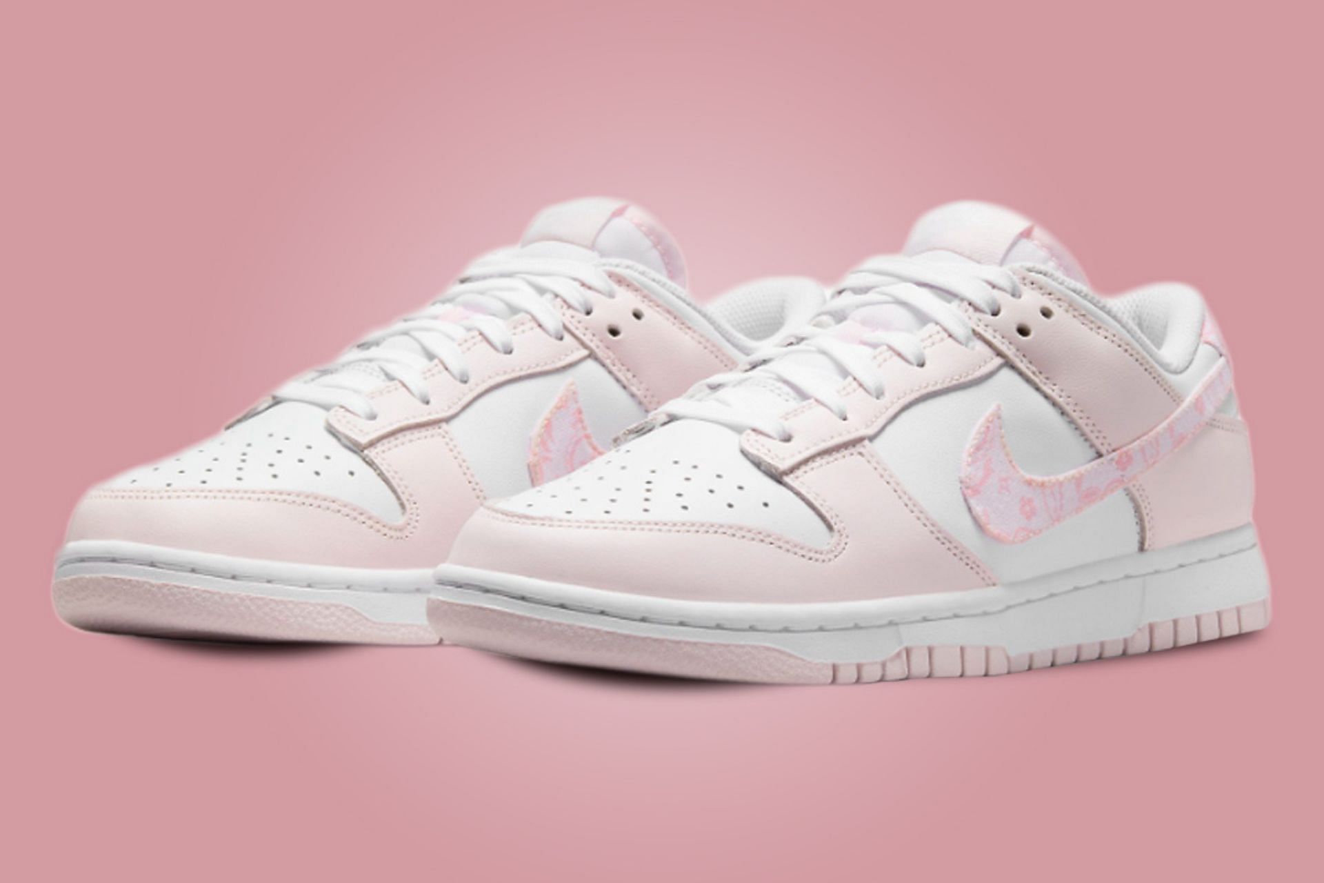 pink nike shoes dunks