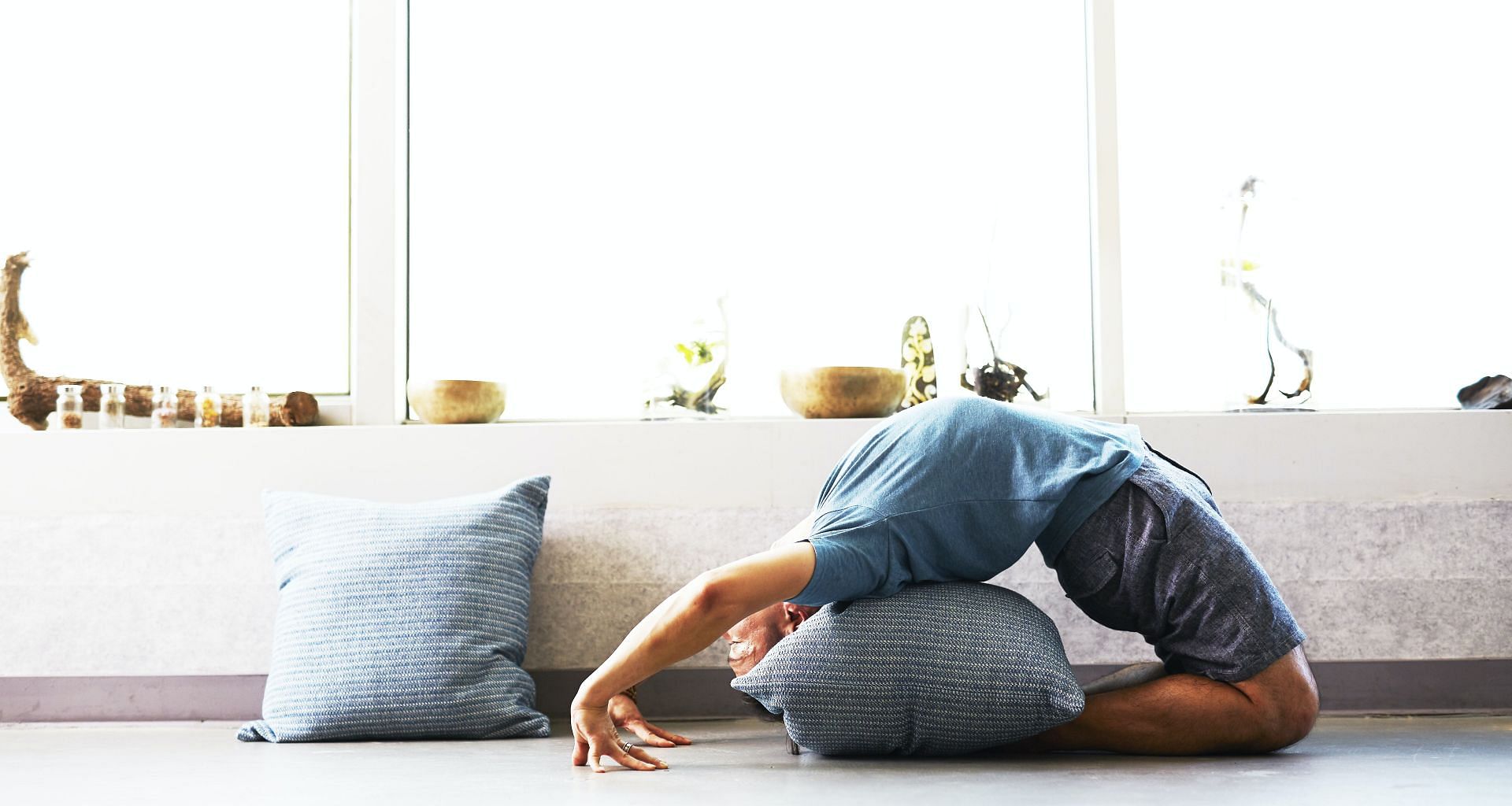 Jennifer Aniston&#039;s skincare: Mixing up her workout routine. (Image via Unsplash/Wee Lee)