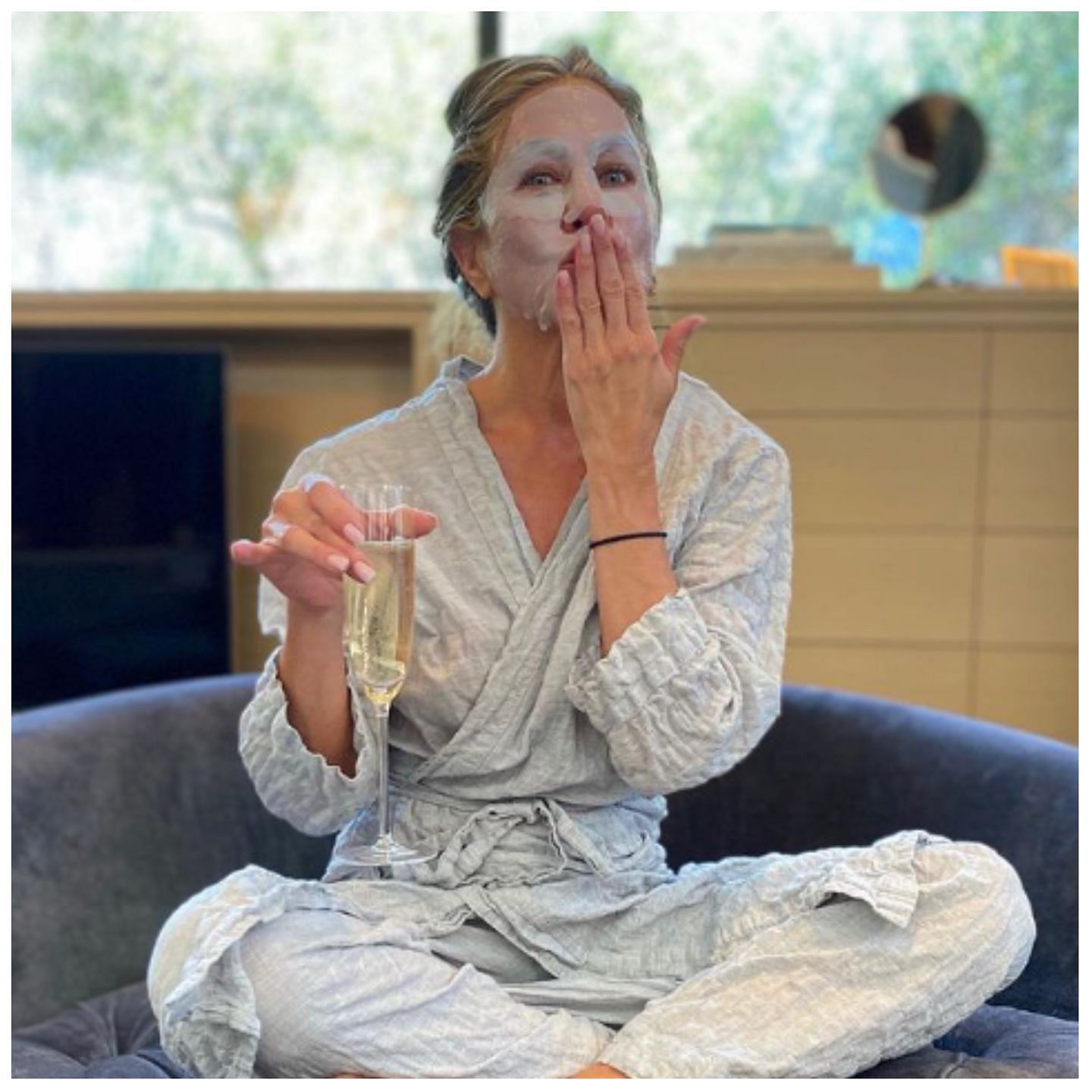 Mindful morning routine is crucial for glowing skin. (Image via Instagram.jennifernaiston)