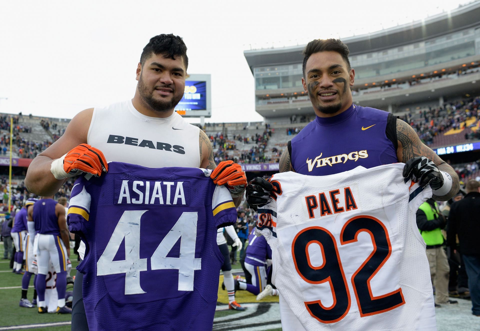 What is the average bench press at NFL Combine?