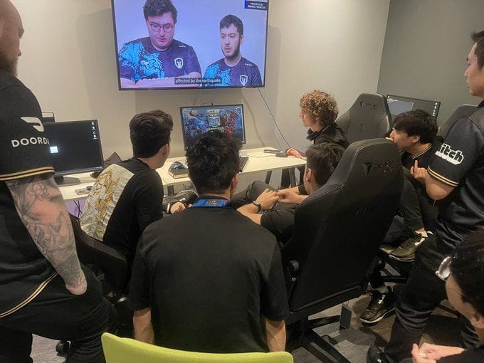 View image on Twitter