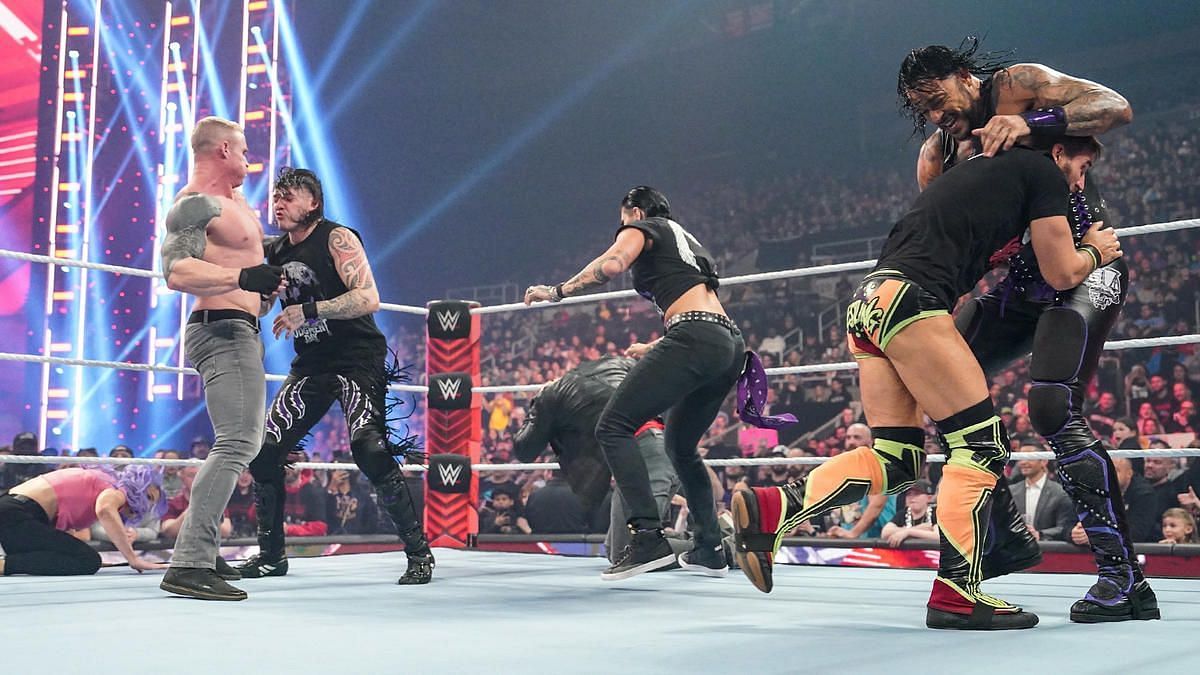 Kıyamet Günü, WWE RAW'da bir galibiyet elde etti.