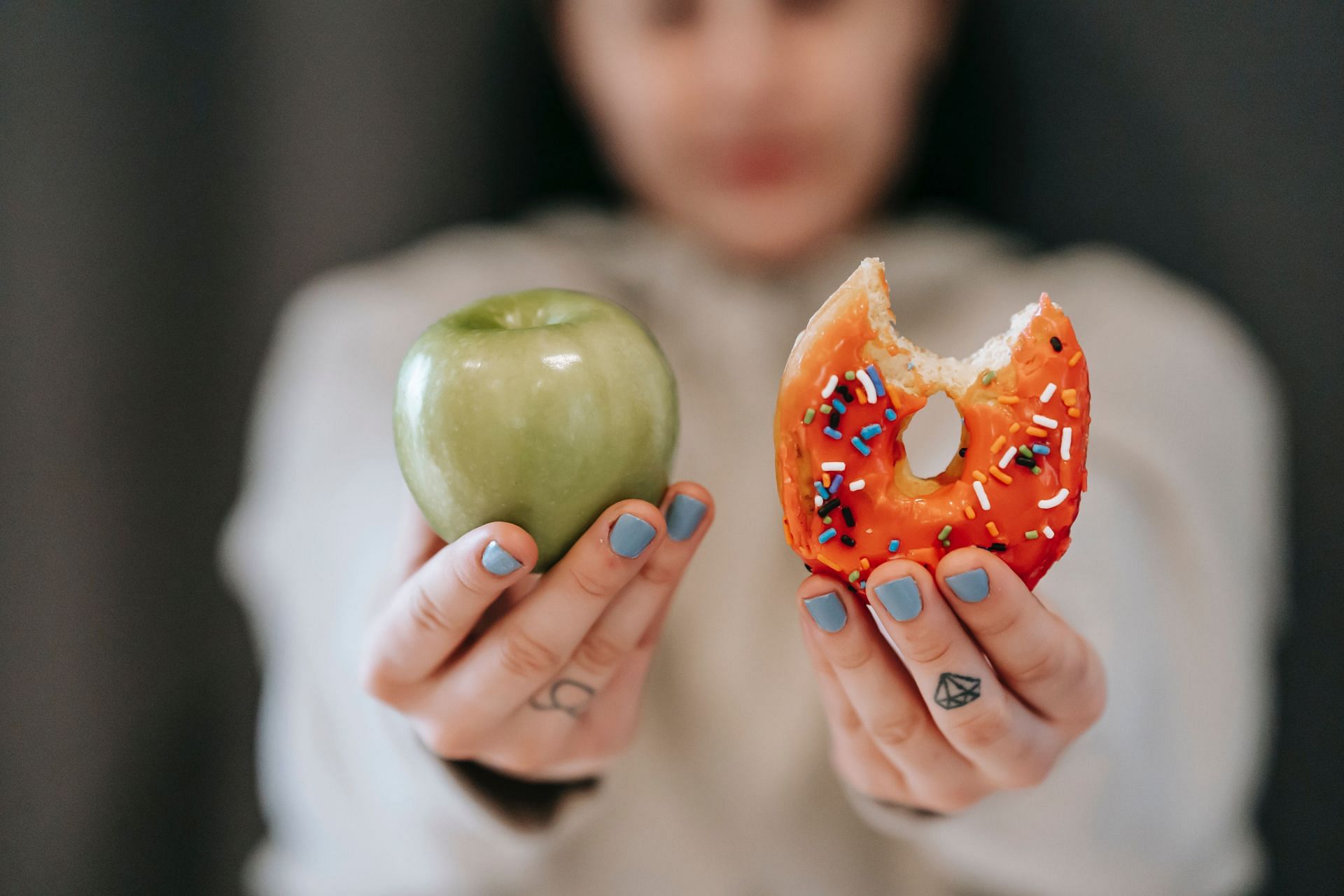 Consuming calories from unhealthy foods could mean not losing weight. (Image via Pexels/Andres Ayrton)