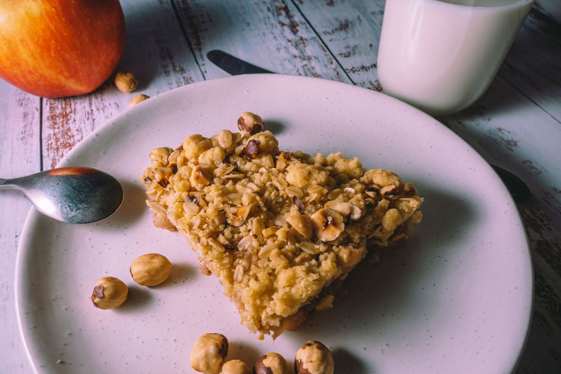  Delicious apple crumble (Image via Unsplash/ Max Nayman)