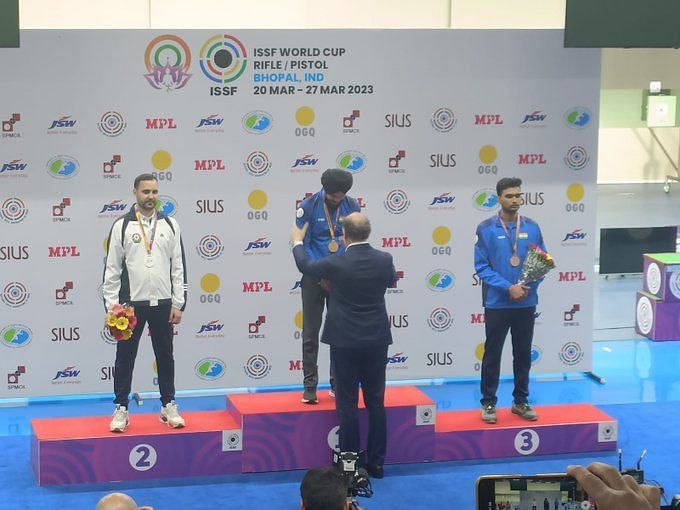 India’s pistol shooter Sarabjot Singh wins gold in 10m air pistol at ...