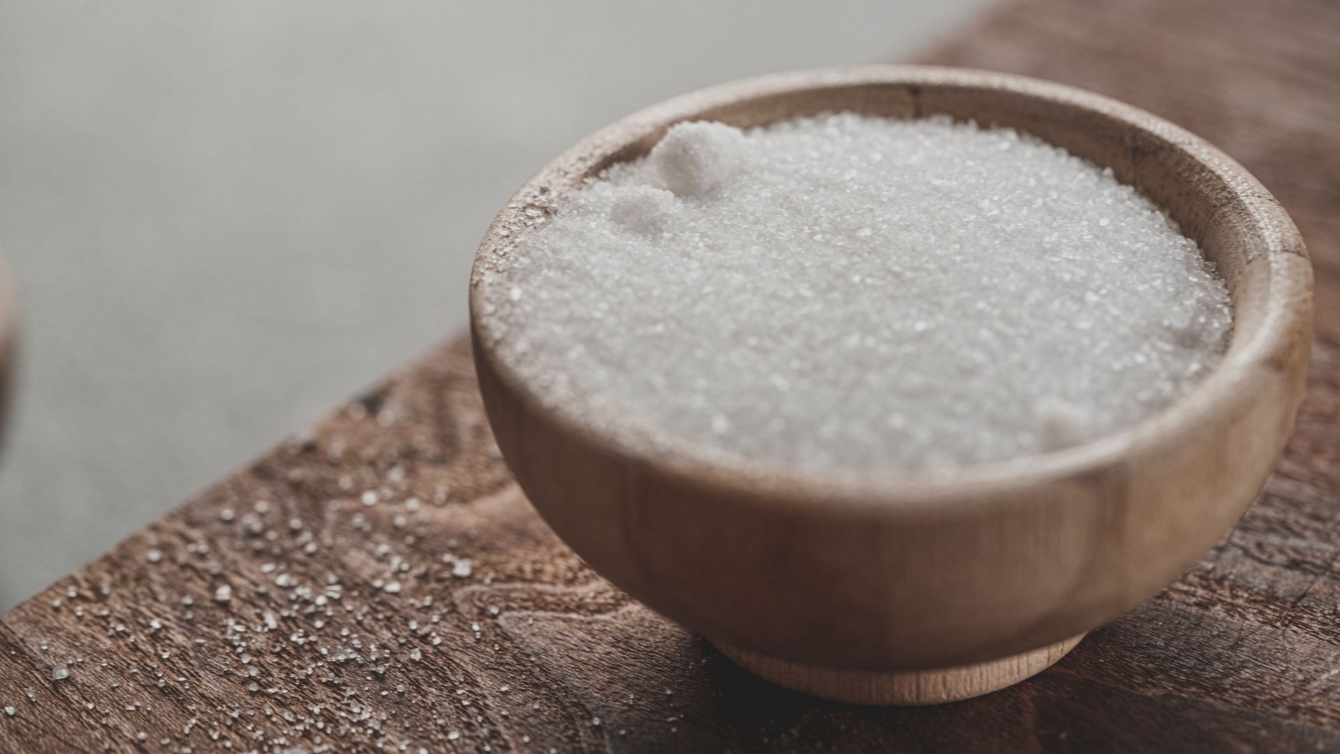 Substituting sugar with sweeteners can reduce the calories in pancakes (Image via Unsplash/Faran Raufi)