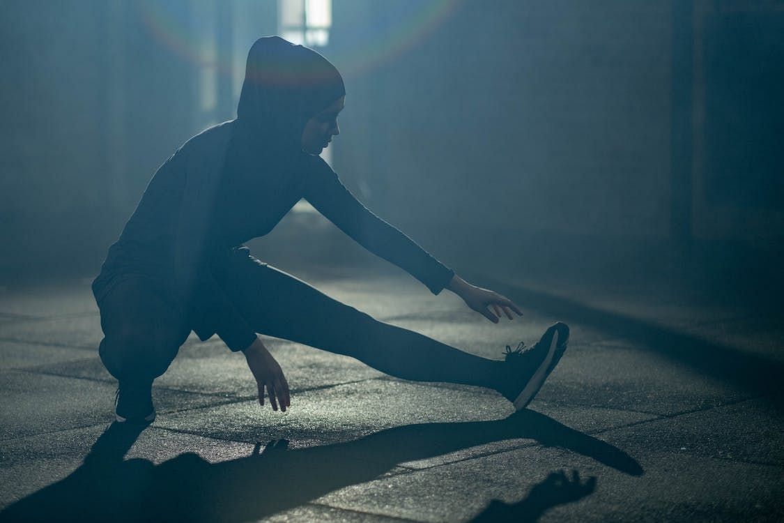 Choose low-impact exercises, and keep your workouts short (Pic via Pexels/cottonbro studio/)