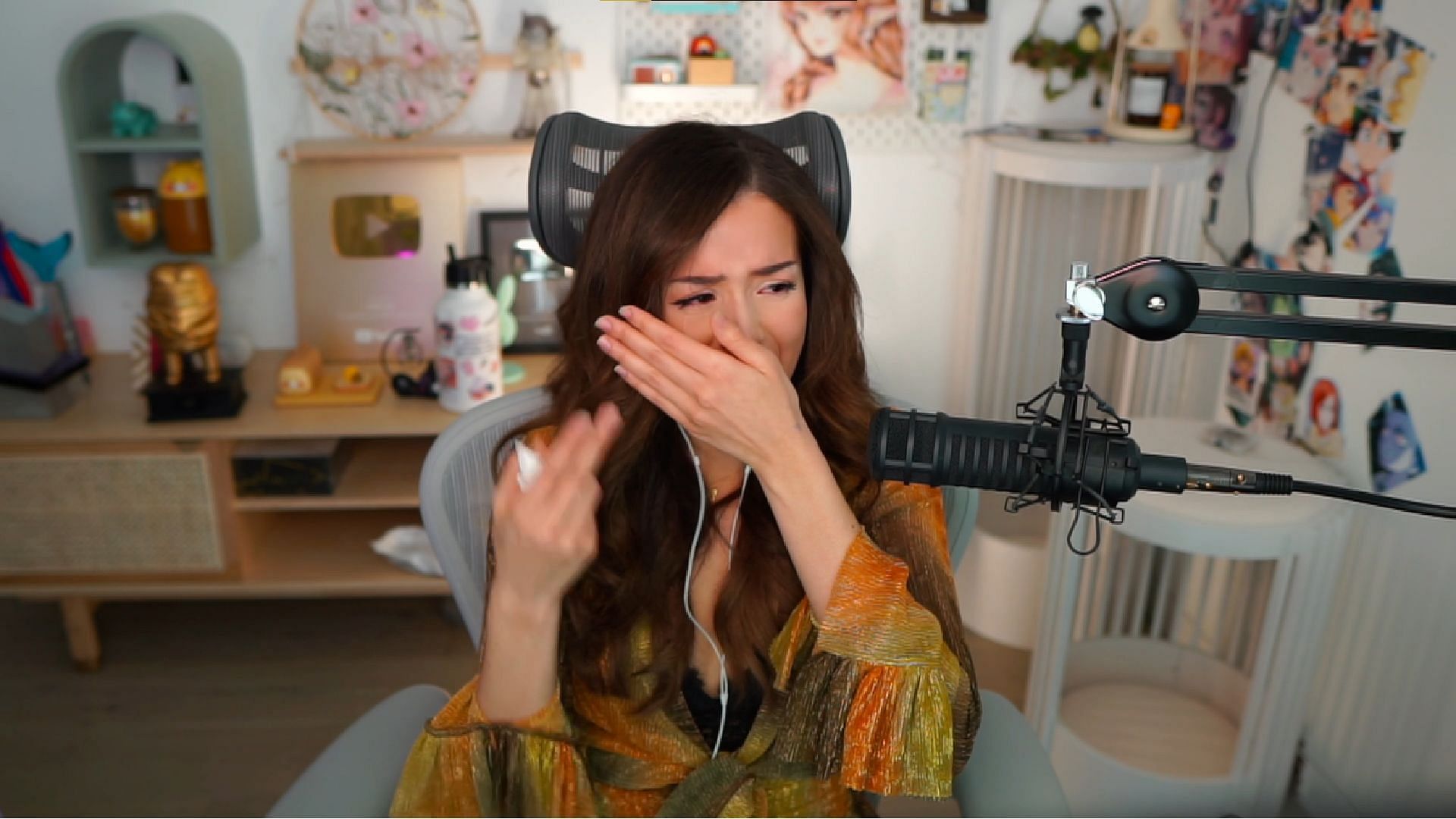 "It's Disgusting": Pokimane Breaks Down While Sharing Story Of A Person ...