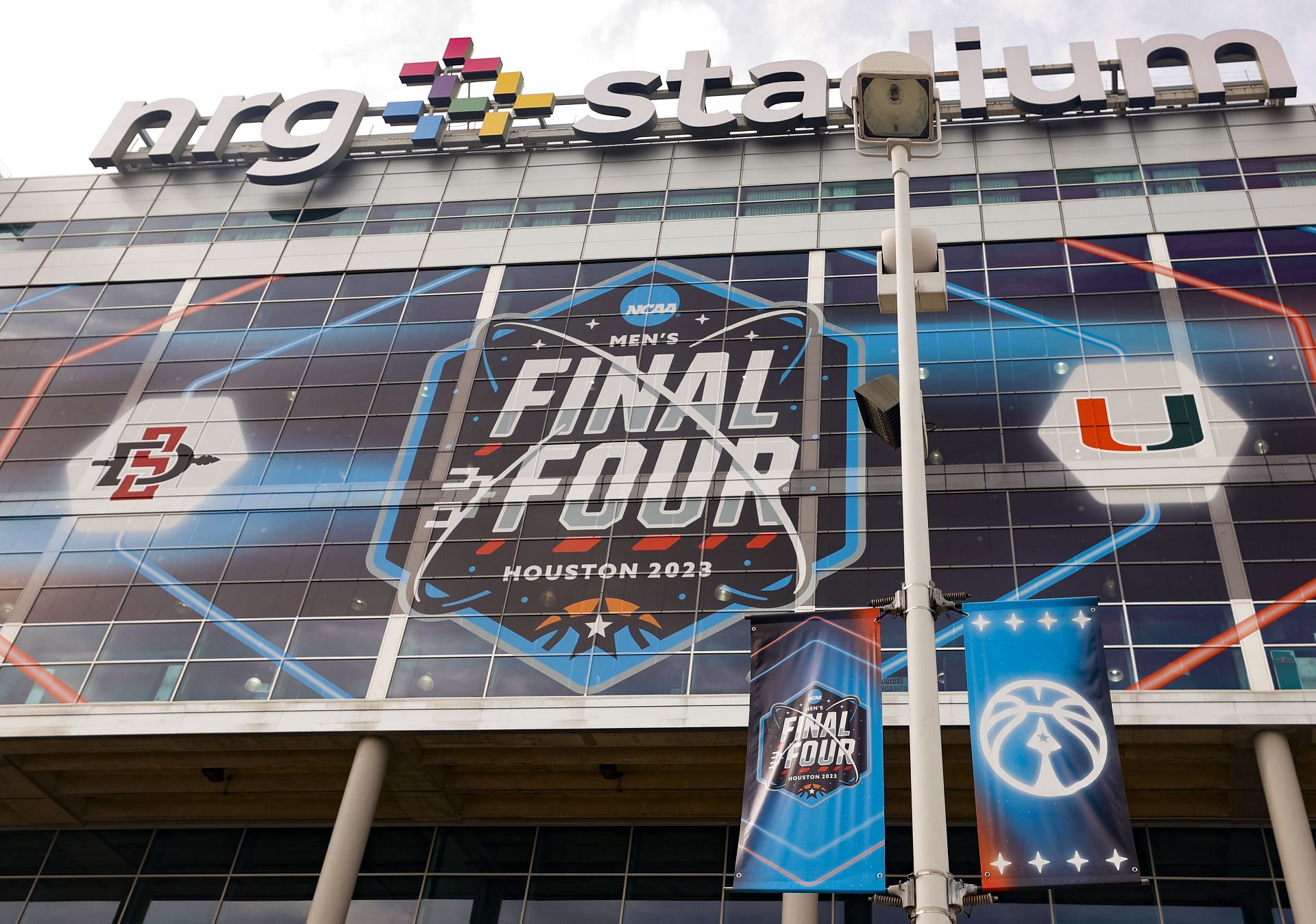 Odds to win March Madness 2023 before Final Four explored