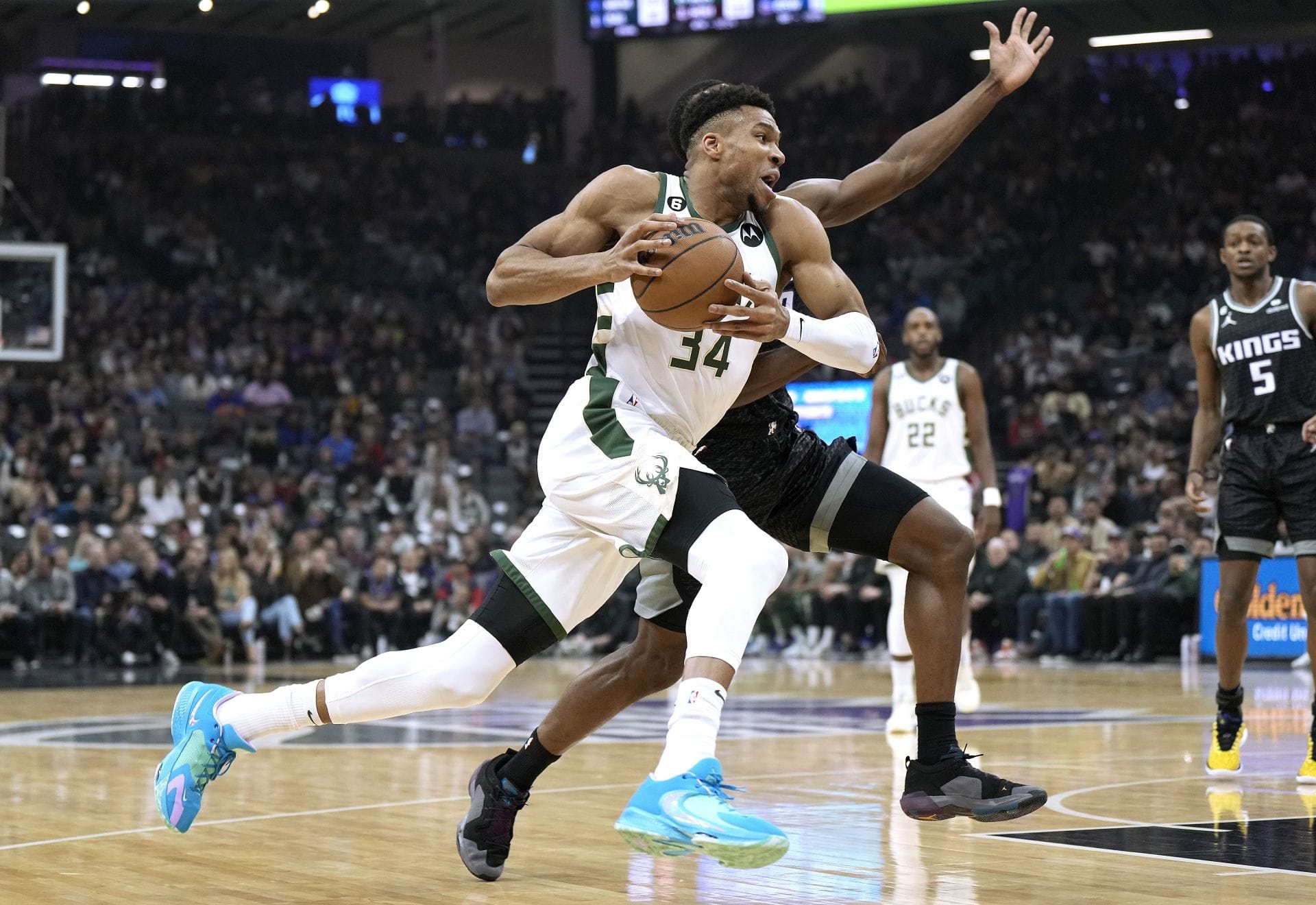 سجل Antetokounmpo 46 نقطة ليلة الاثنين (الصورة من Getty Images)