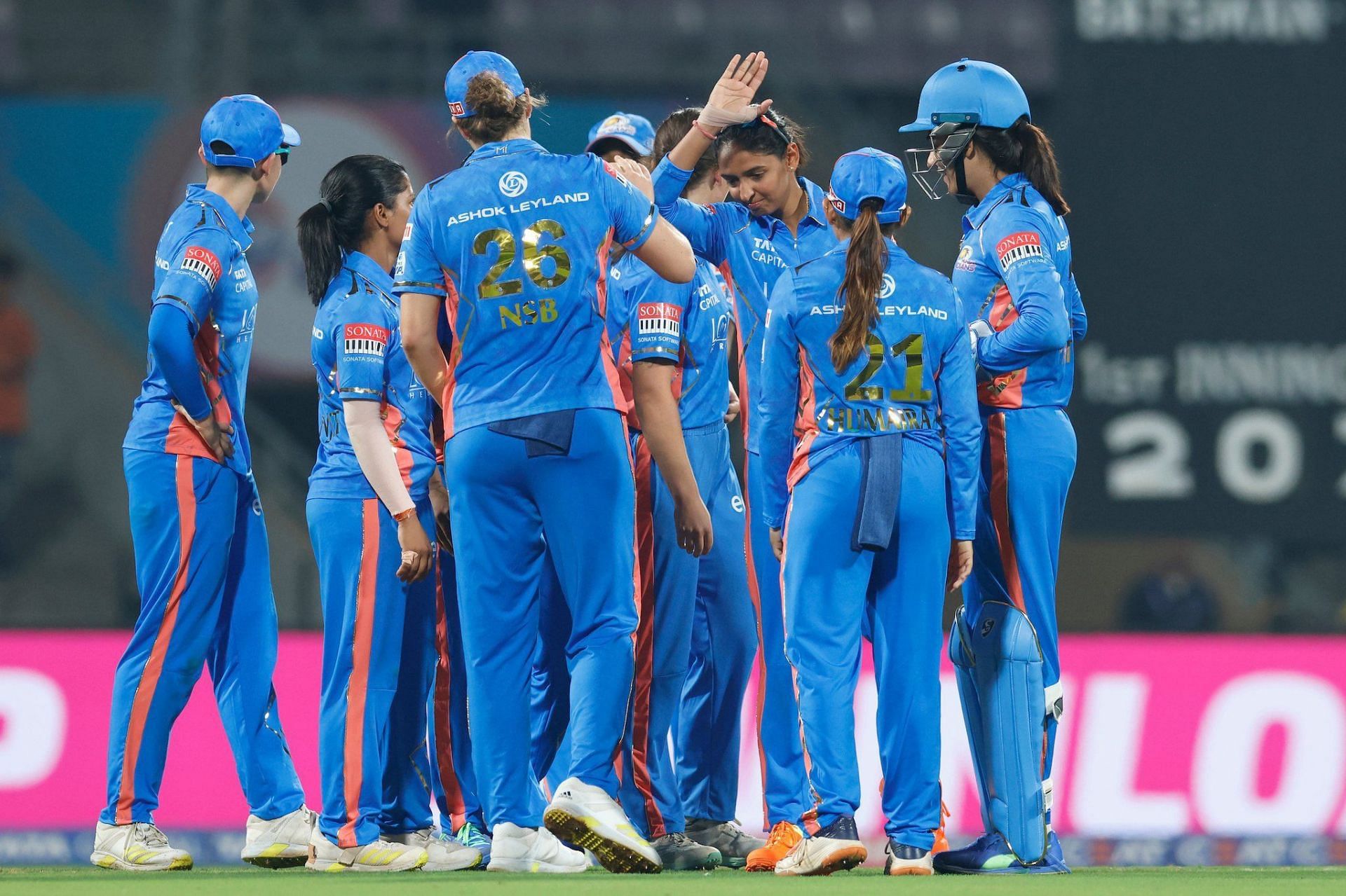 मुंबई इंडियंस टीम ने पहले मैच में बेहतरीन जीत हासिल की