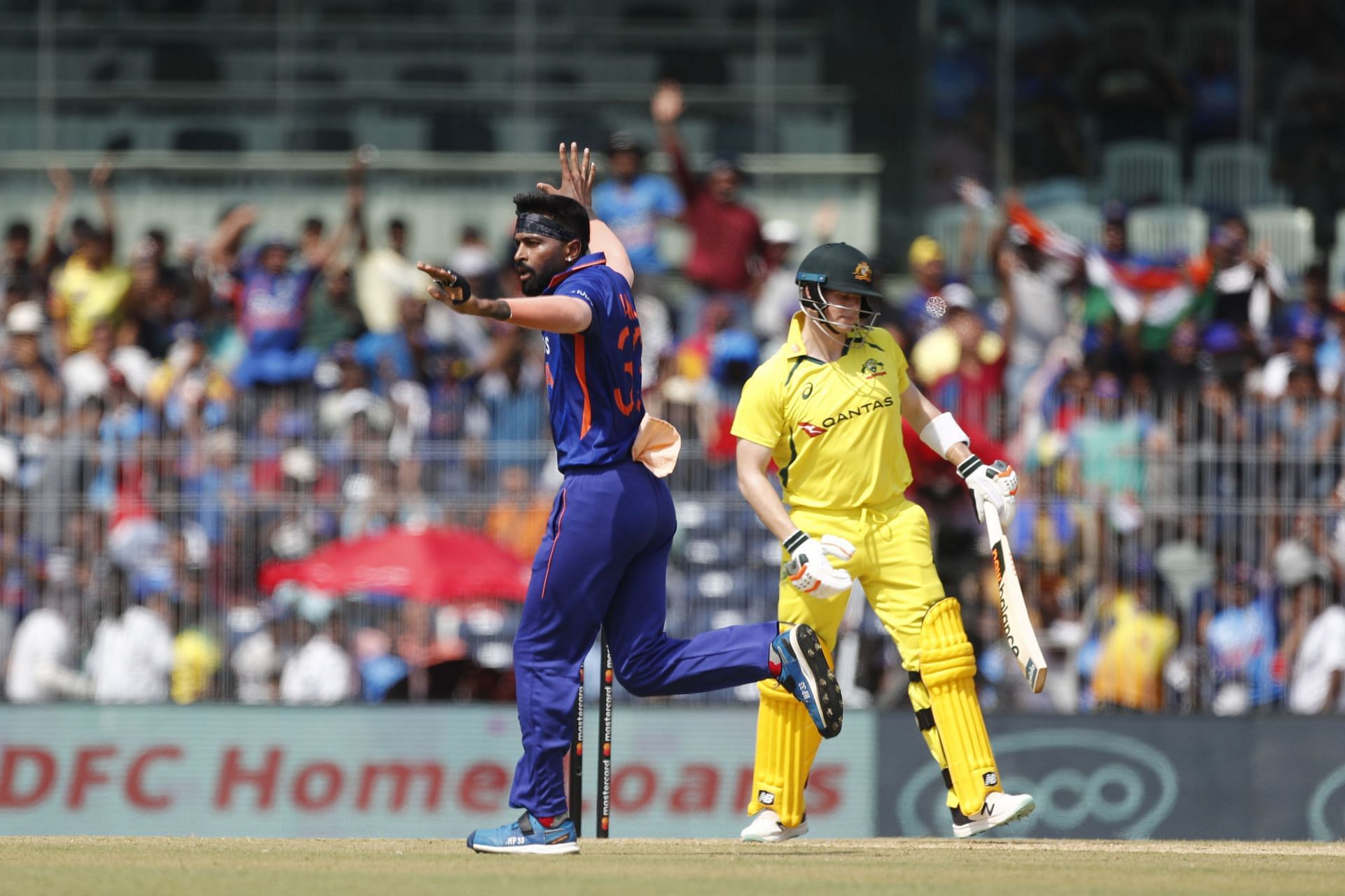 Hardik, Kuldeep three-fers restrict Australia to 269 in 3rd ODI
