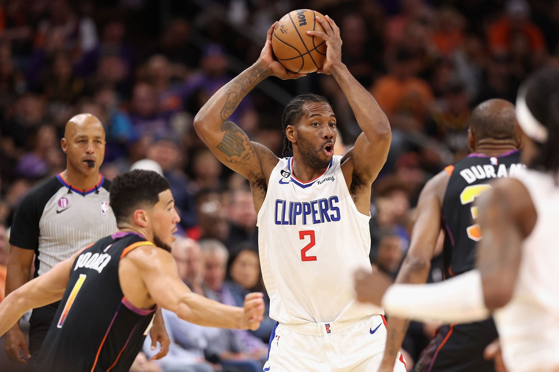 غاب Kawhi Leonard عن لعبتين متتاليتين بسبب إدارة الأحمال (الصورة من Getty Images)