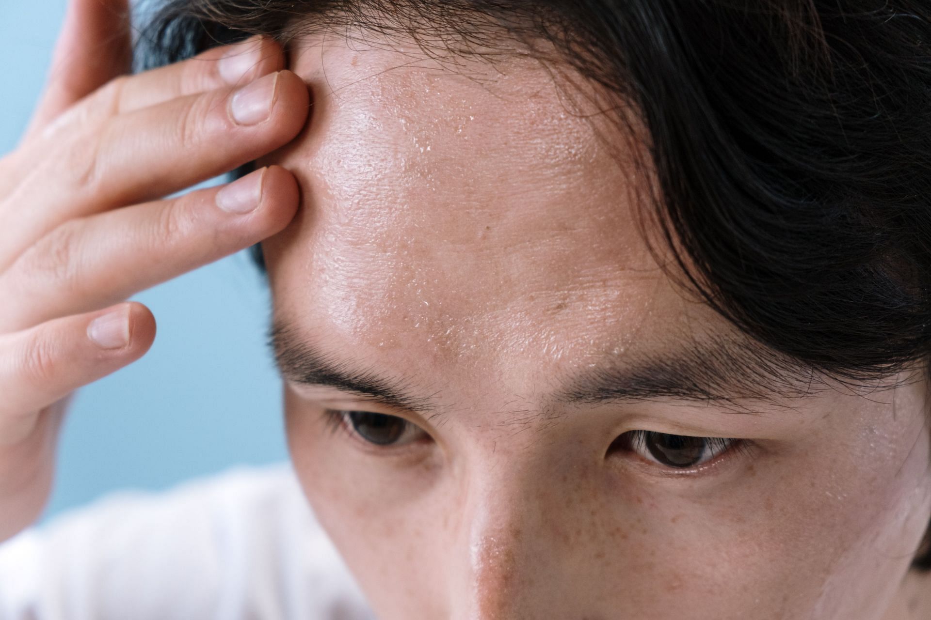 Strategies to Keep Your Hair Healthy and Sweat-Free (Image via Pexels)